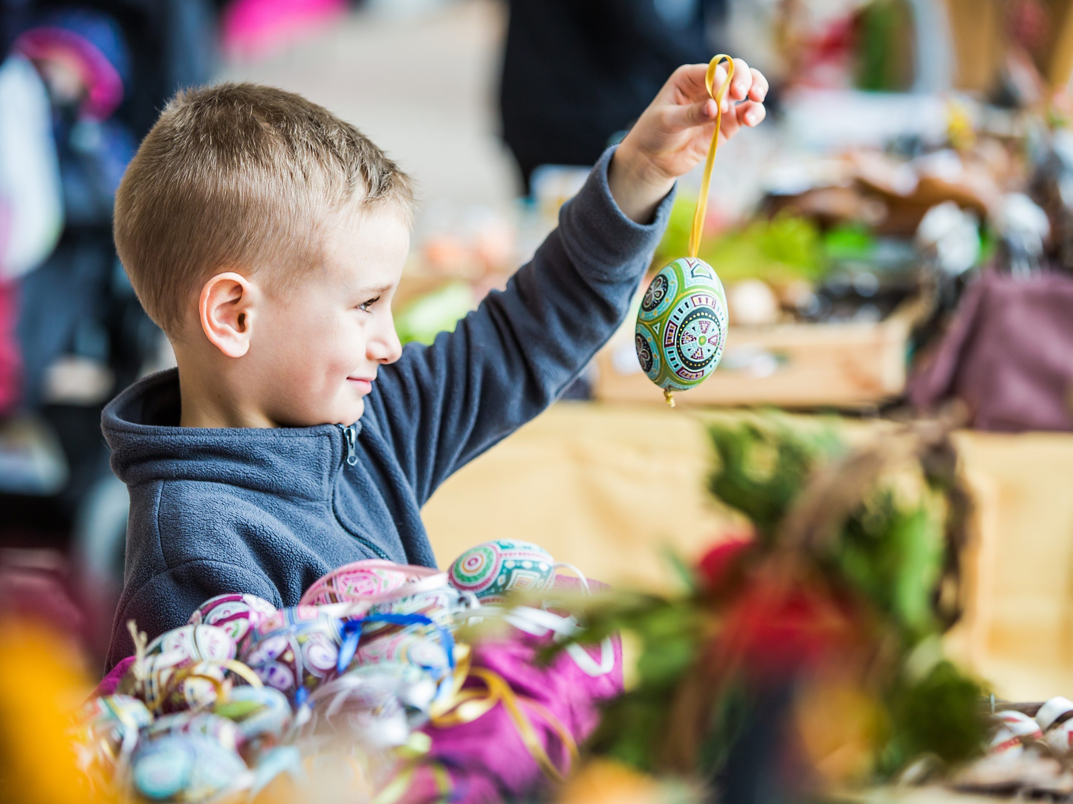Der Ostermarkt auf Schloss Hof ist bei Groß und Klein beliebt.