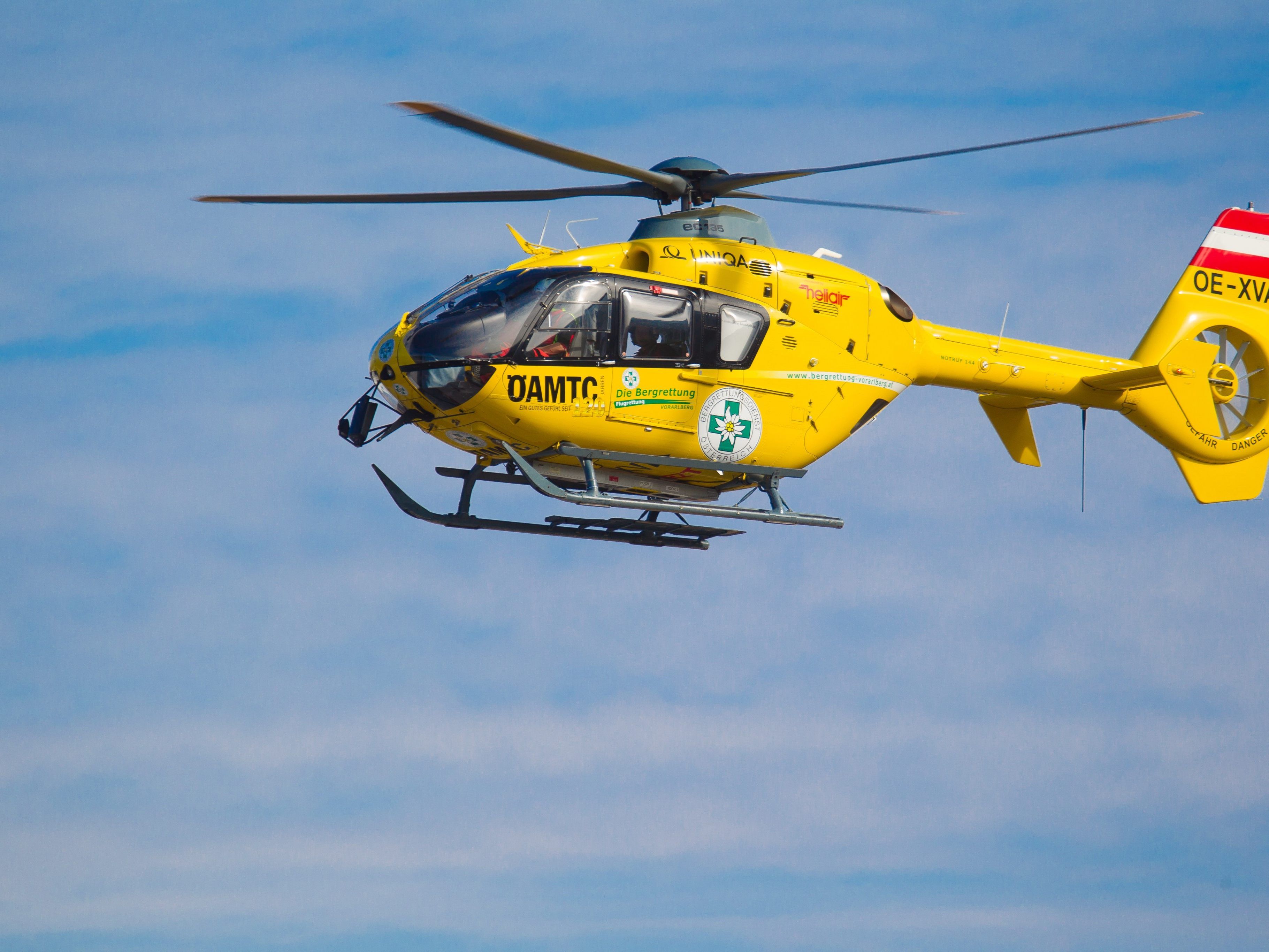 Der Mann wurde mit dem Rettungshubschrauber ins Krankenhaus geflogen.