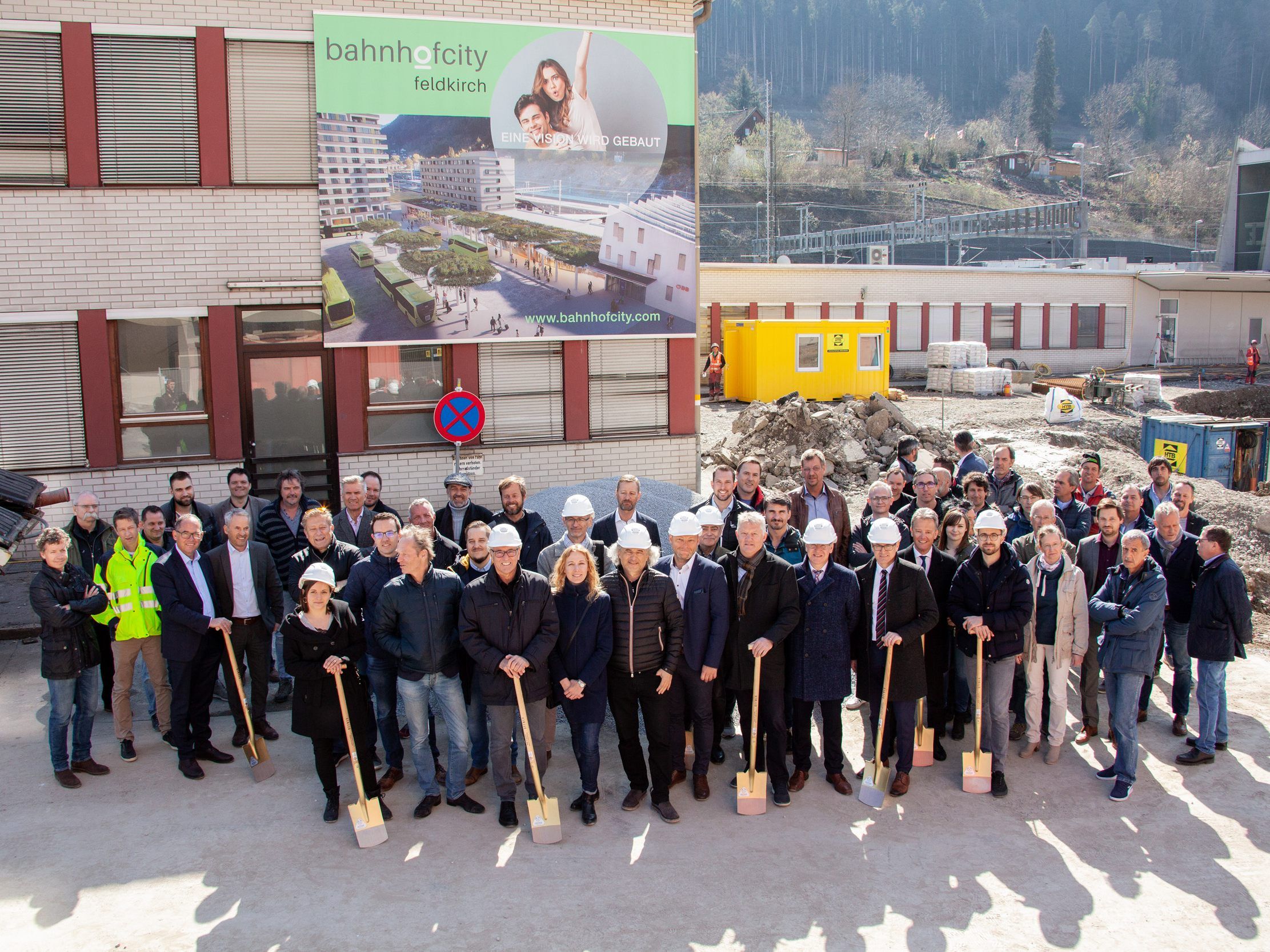 Am Mittwoch vergangener Woche erfolgte mit dem Spatenstich der Baustart für die Bahnhofcity Feldkirch. Am Mittwoch vergangener Woche erfolgte mit dem Spatenstich der Baustart für die Bahnhofcity Feldkirch.