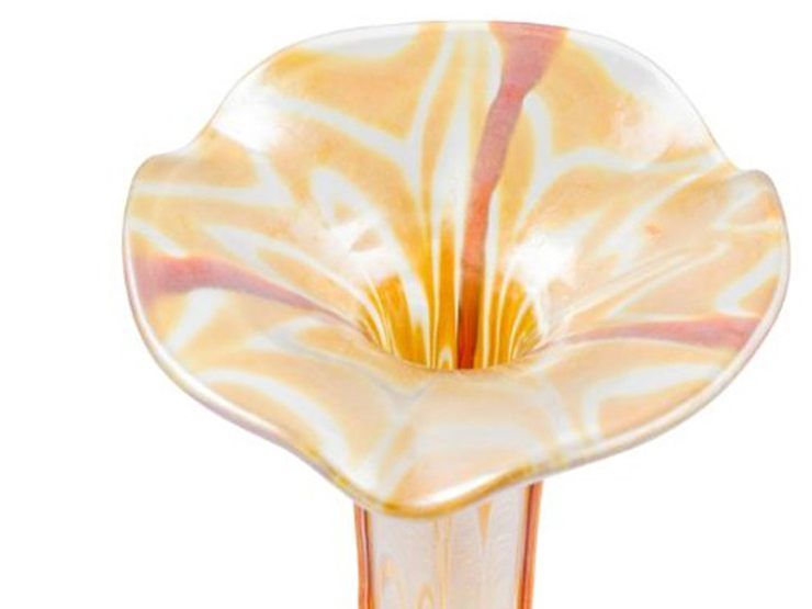 Die Vase hat einen Wert von 14.000 Euro. Die Vase hat einen Wert von 14.000 Euro.