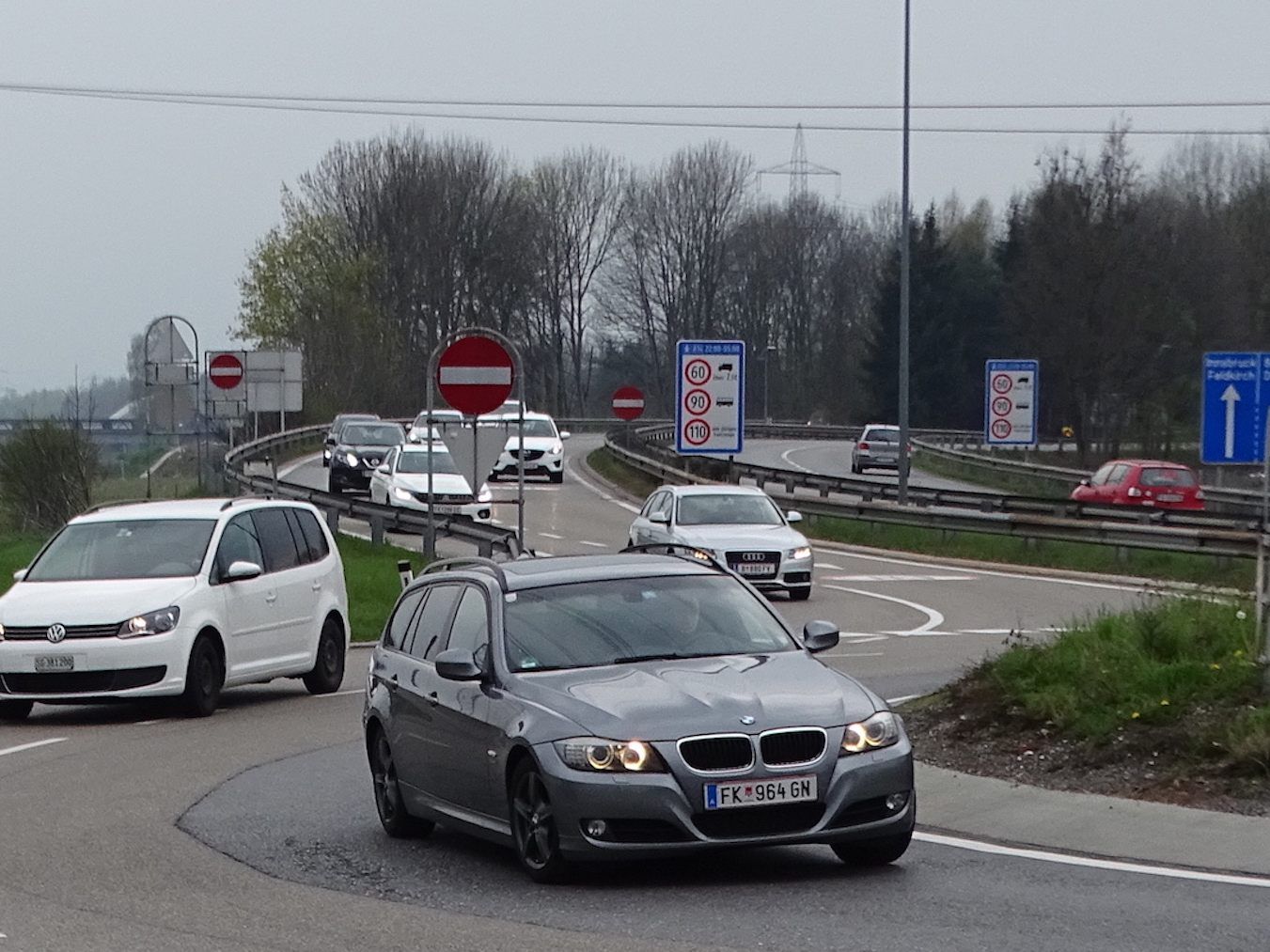 Der Kreisverkehr an der Autobahn-Anschlussstelle wird zweispurig ausgebaut.