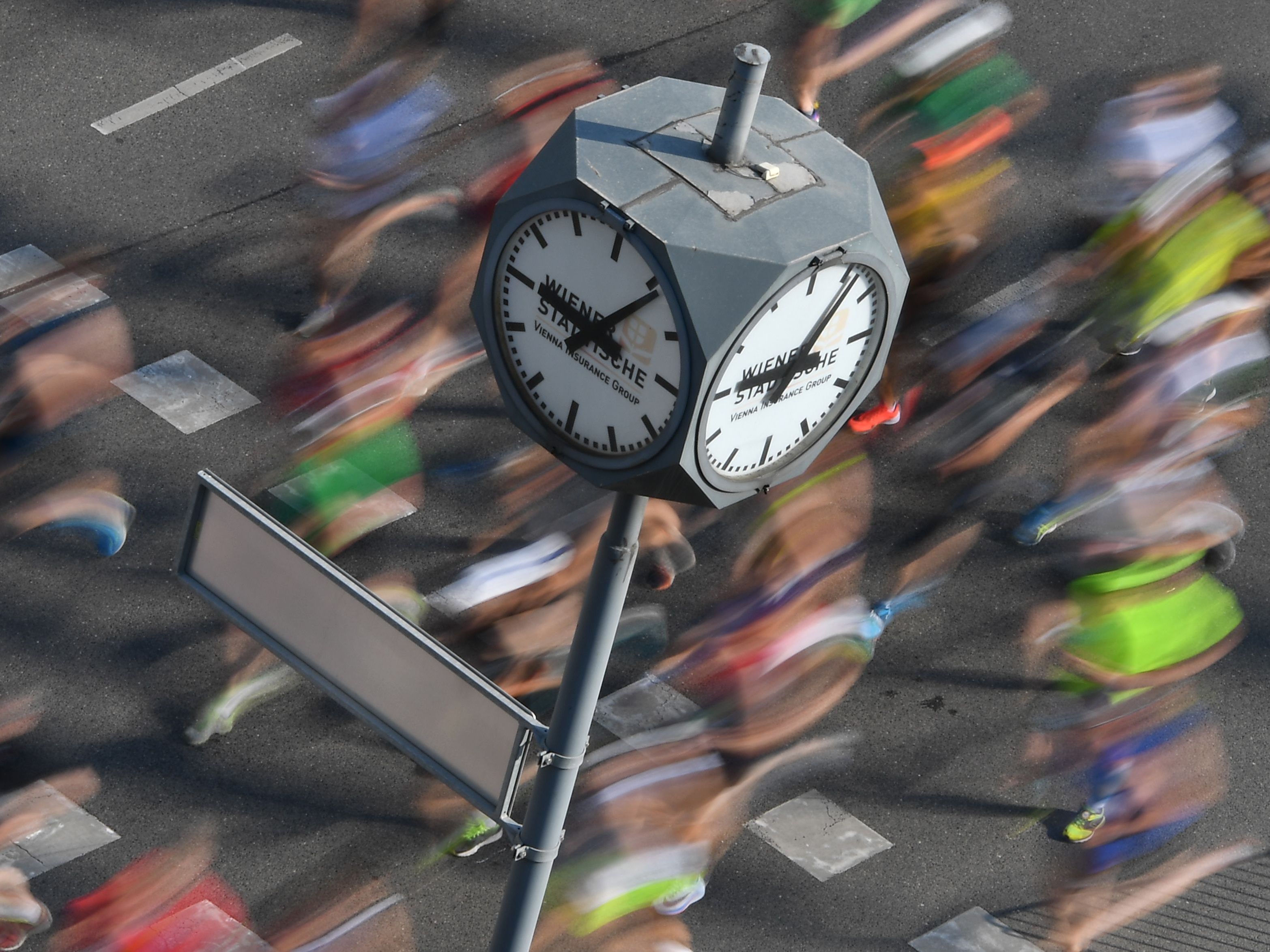 12 Ordensleute werden beim Vienna City Marathon drei Staffeln laufen. 12 Ordensleute werden beim Vienna City Marathon drei Staffeln laufen.