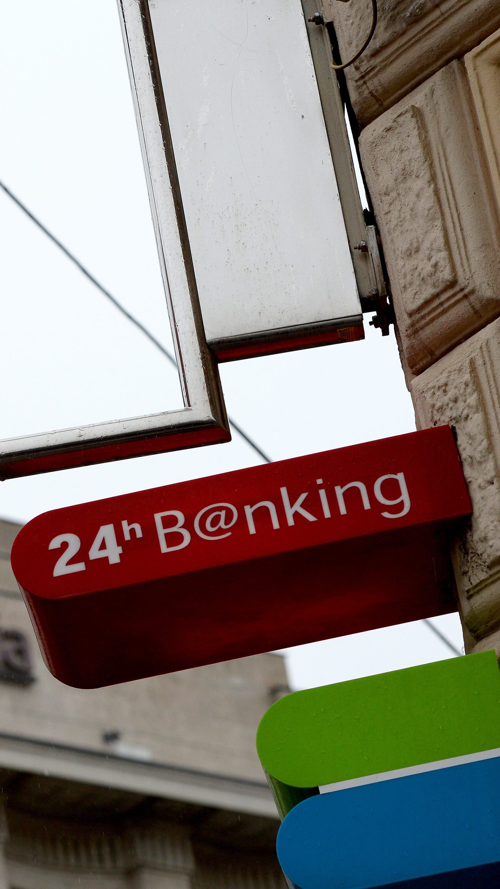 Bankangestellte verdienen im Schnitt 3 Prozent mehr Gehalt.