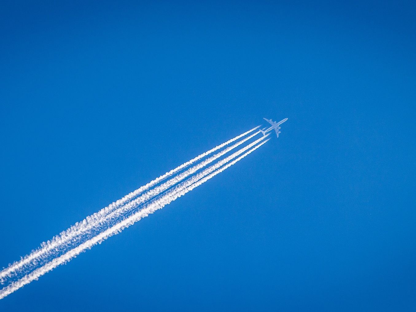 Die Hälfte der Bevölkerung lehnt eine CO2-Steuer ab. Die Hälfte der Bevölkerung lehnt eine CO2-Steuer ab.