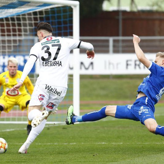 Berisha bei einem Abschluss