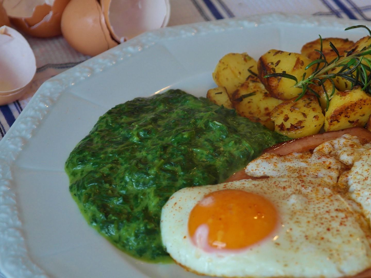 Mehr als die Hälte der Österreicher isst am Gründonnerstag Spinat.