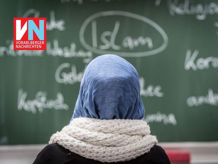 Kopftücher tragen im Kindergarten wird per Gesetz verboten und im Falle eines Zuwiderhandelns mit Verwaltungsstrafen geahndet.