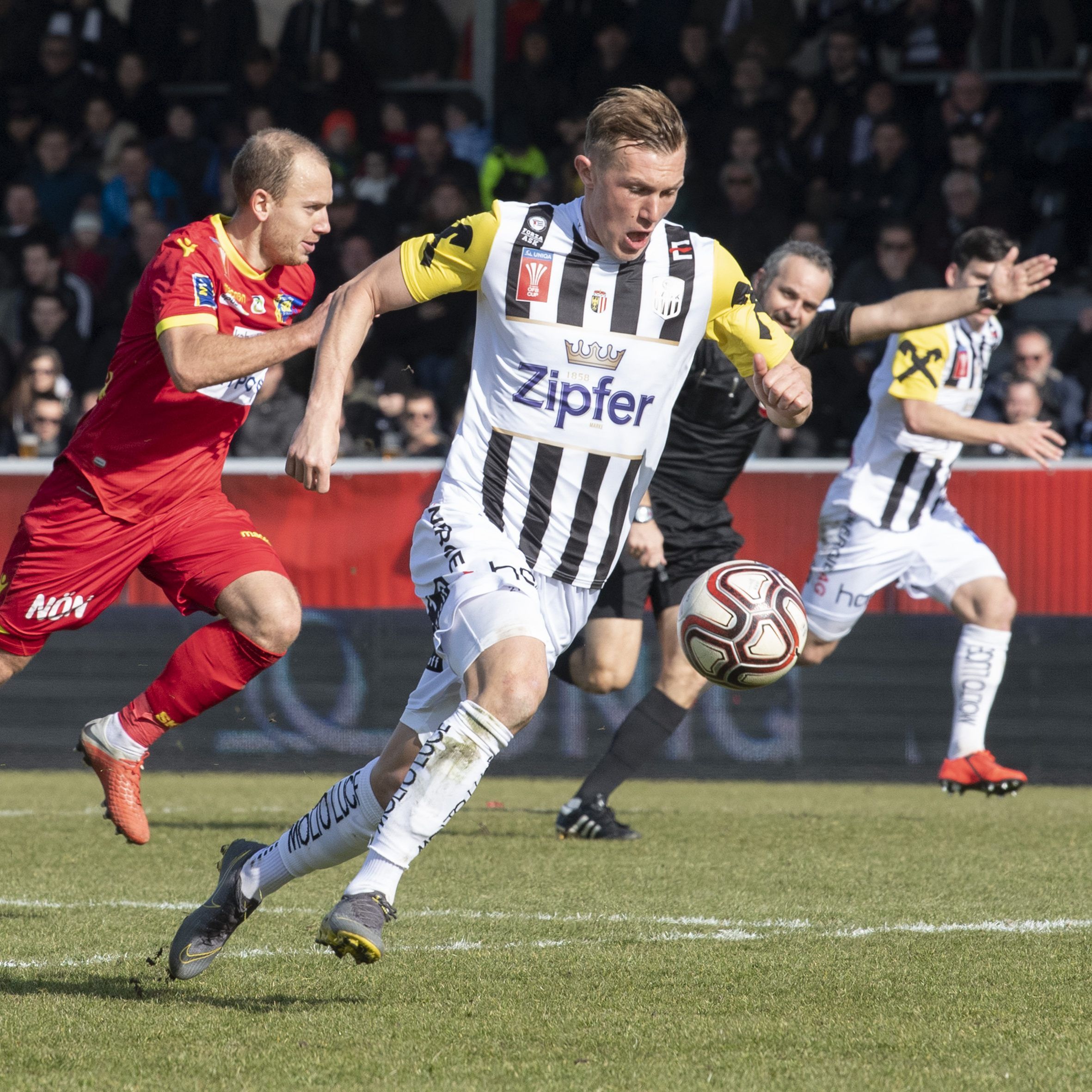 Wir berichten ab 14:30 Uhr live vom Spiel LASK gegen SKN St. Pölten.