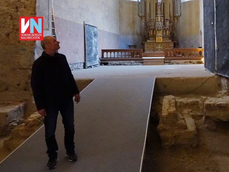 Die Malerei von Christoph Luger tritt in der Johanniterkirche in den Dialog mit dem Raum.