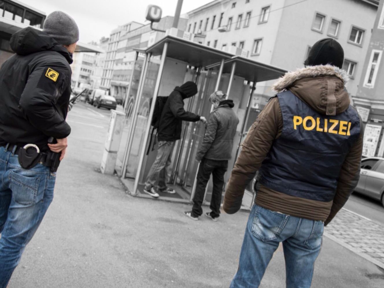 Für vier Drogendealer klickten am Samstag die Handschellen. Für vier Drogendealer klickten am Samstag die Handschellen.