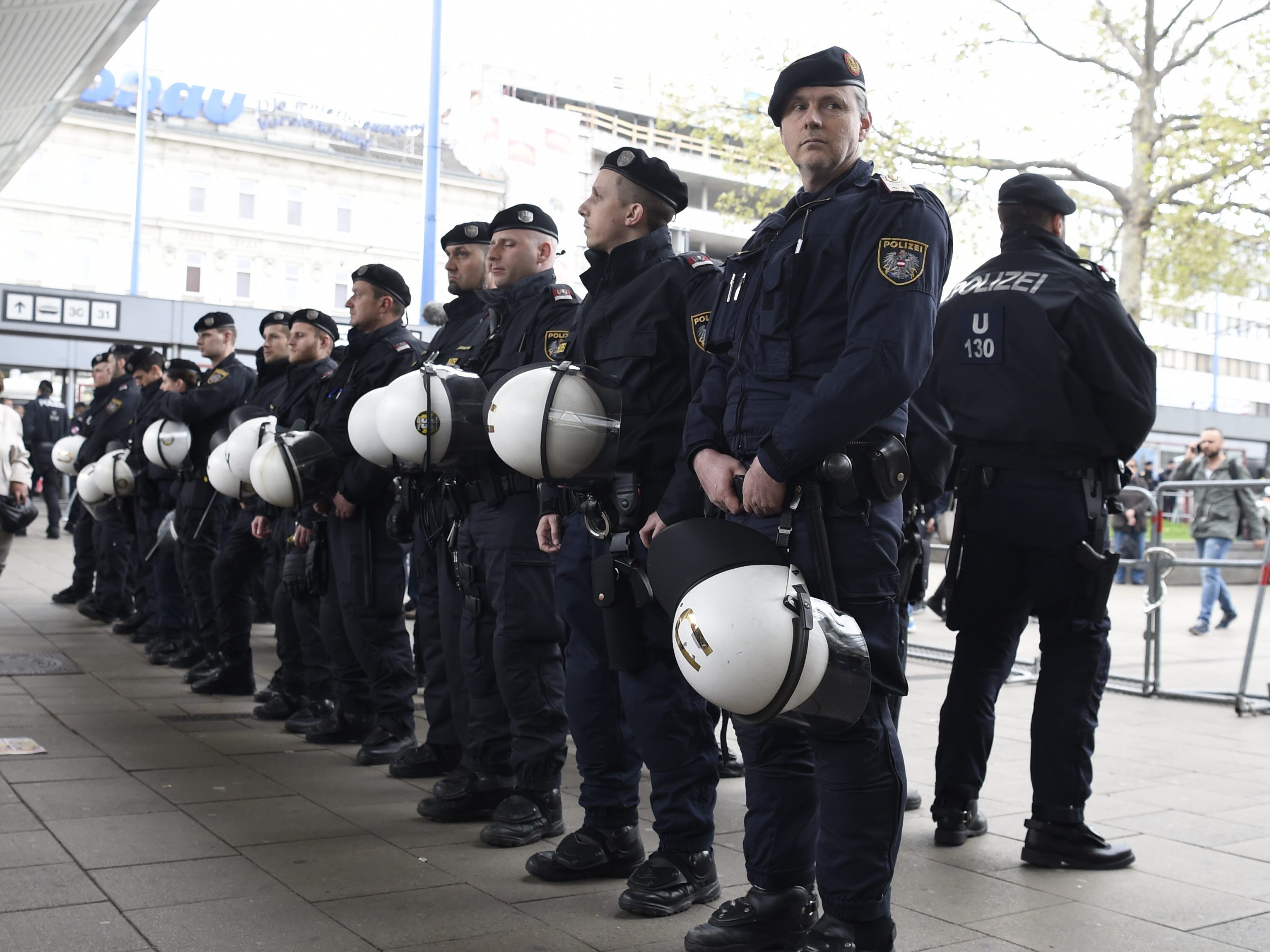 Die Polizei hat am Samstag in Wien alle Hände voll zu tun.