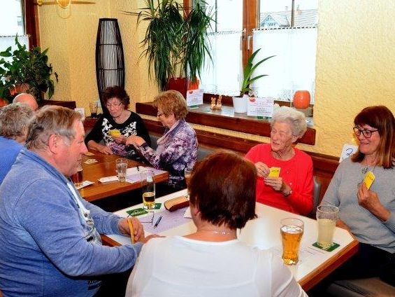 Senioren beim Jassen