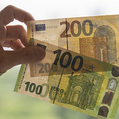 Die neuen Banknoten gehen in Umlauf