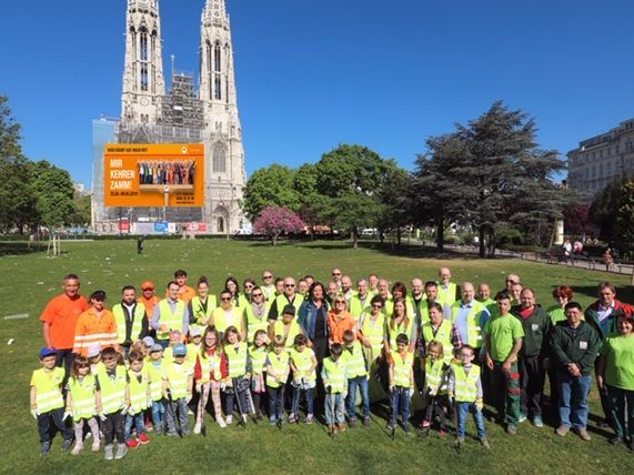 Beim Frühjahrsputz der Stadt Wien wurde ein neuer Teilnehmerrekord verzeichnet. Beim Frühjahrsputz der Stadt Wien wurde ein neuer Teilnehmerrekord verzeichnet.