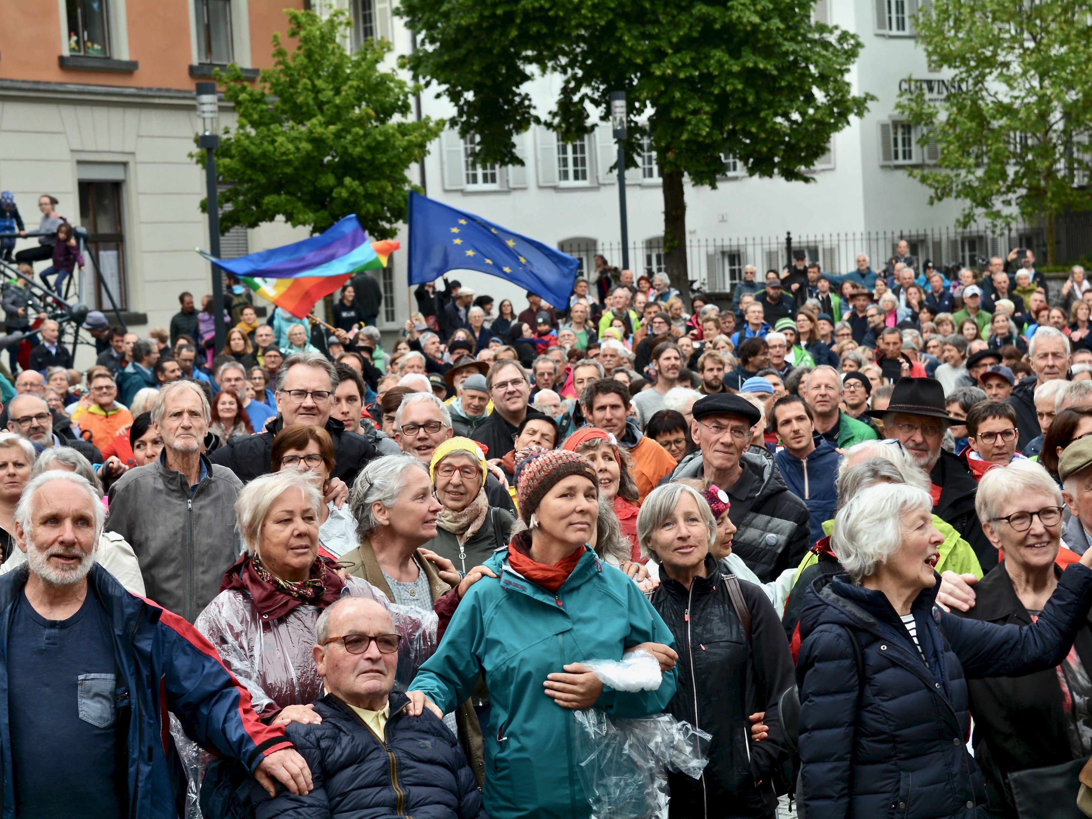 Etwa 900 Menschen sollen sich laut "uns reicht's" am Sonntag versammelt haben.