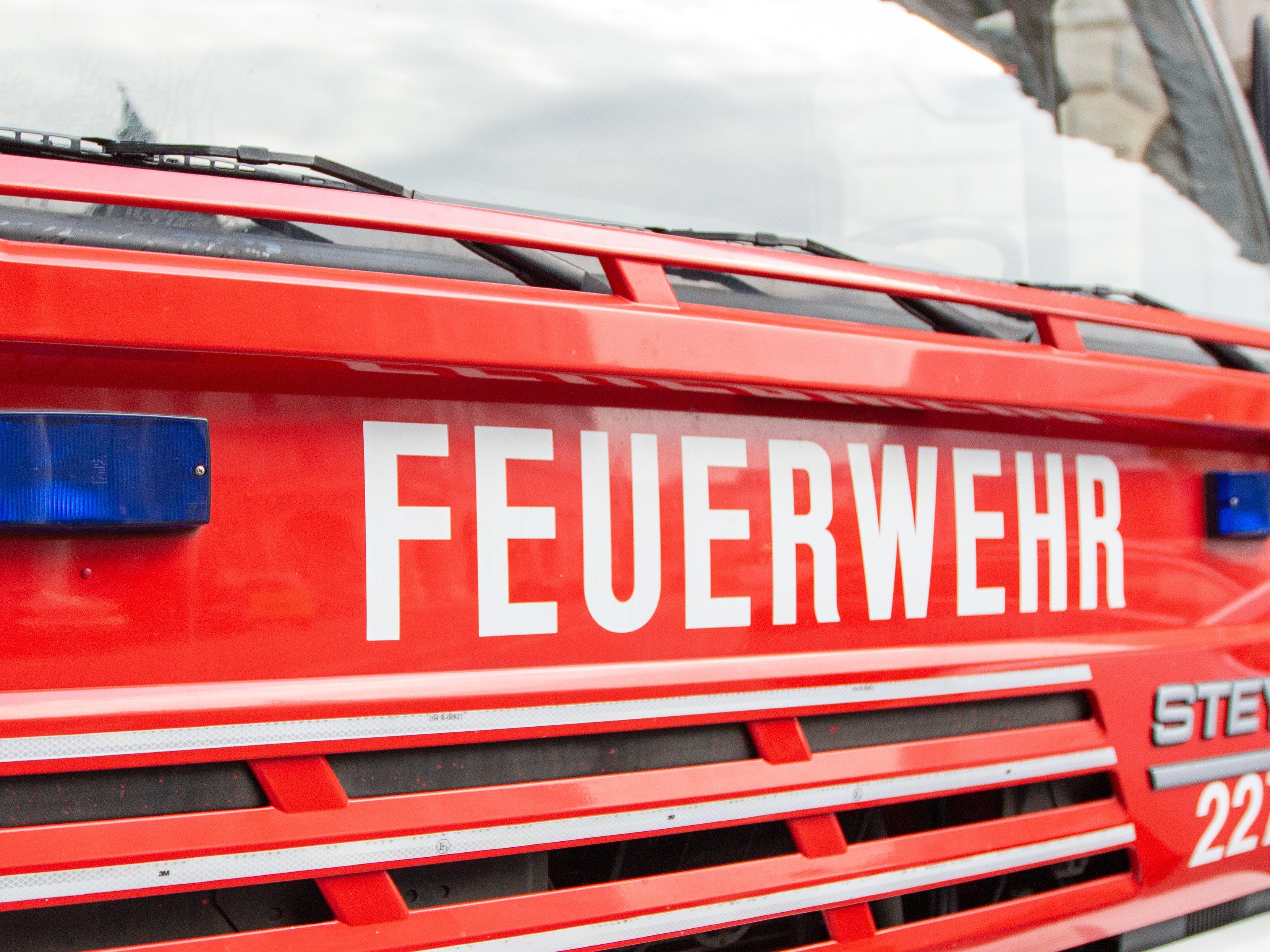 Die Feuerwehr musste das Tor aufbrechen. Die Feuerwehr musste das Tor aufbrechen.