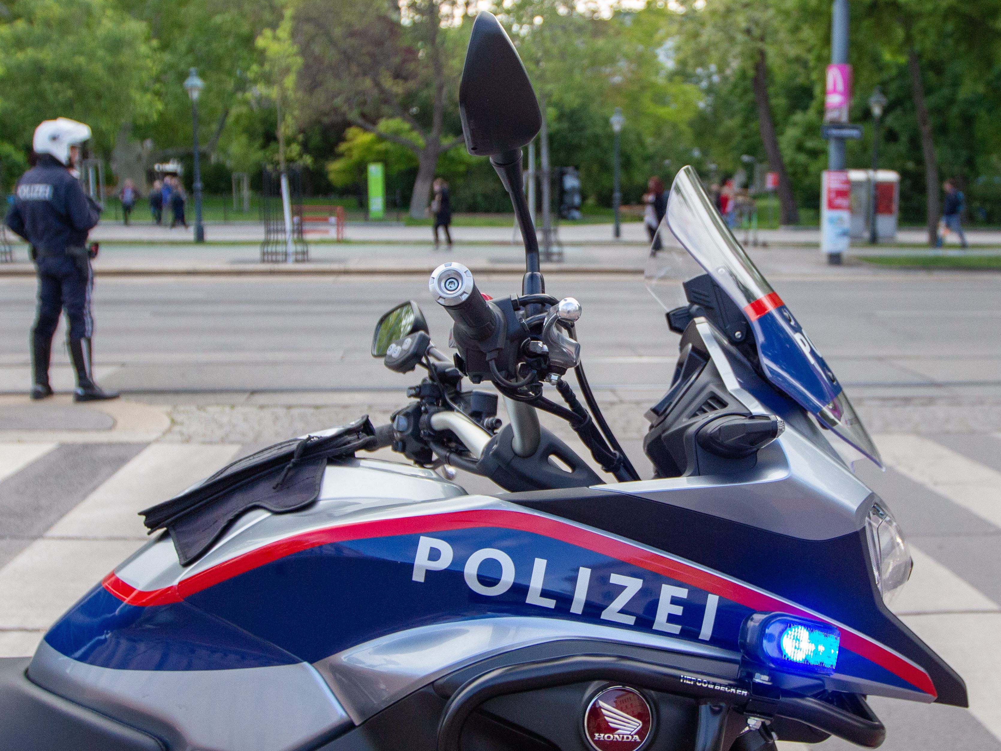 Mit längeren Sperren am Ring muss gerechnet werden. Mit längeren Sperren am Ring muss gerechnet werden.