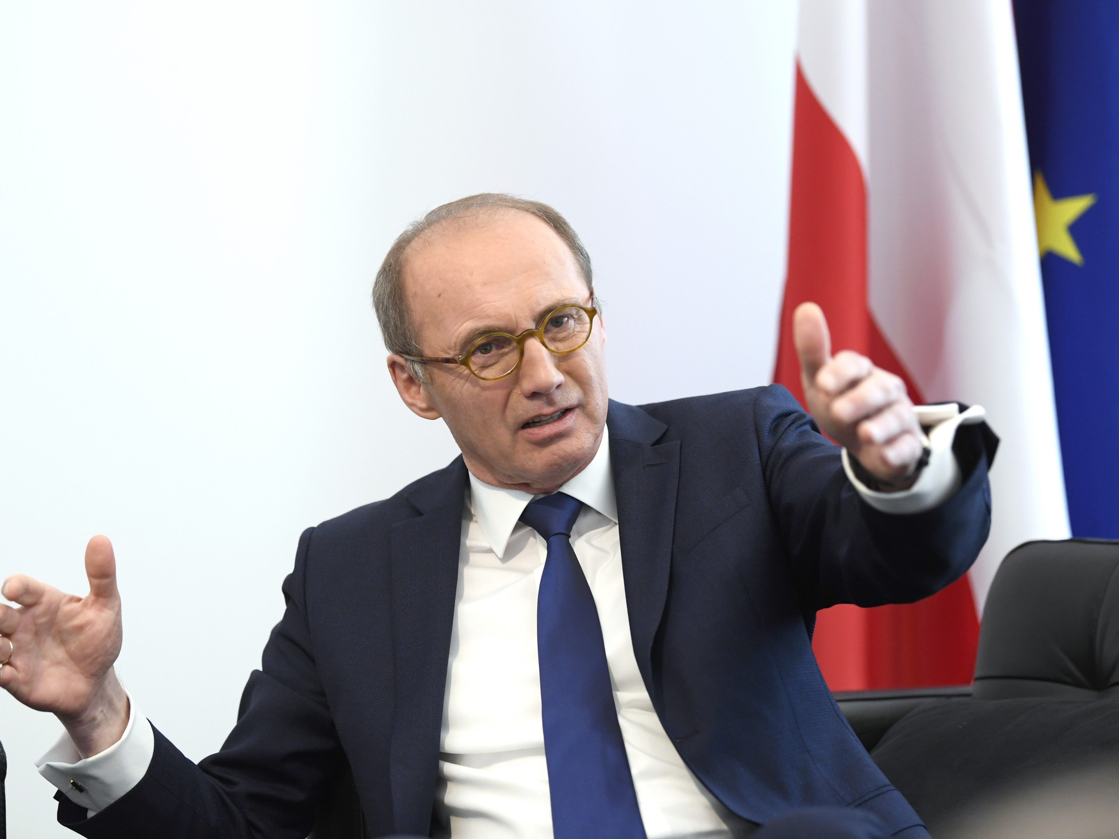 ÖVP-EU-Wahl-Spitzenkandidat Othmar Karas beim Interview ÖVP-EU-Wahl-Spitzenkandidat Othmar Karas beim Interview