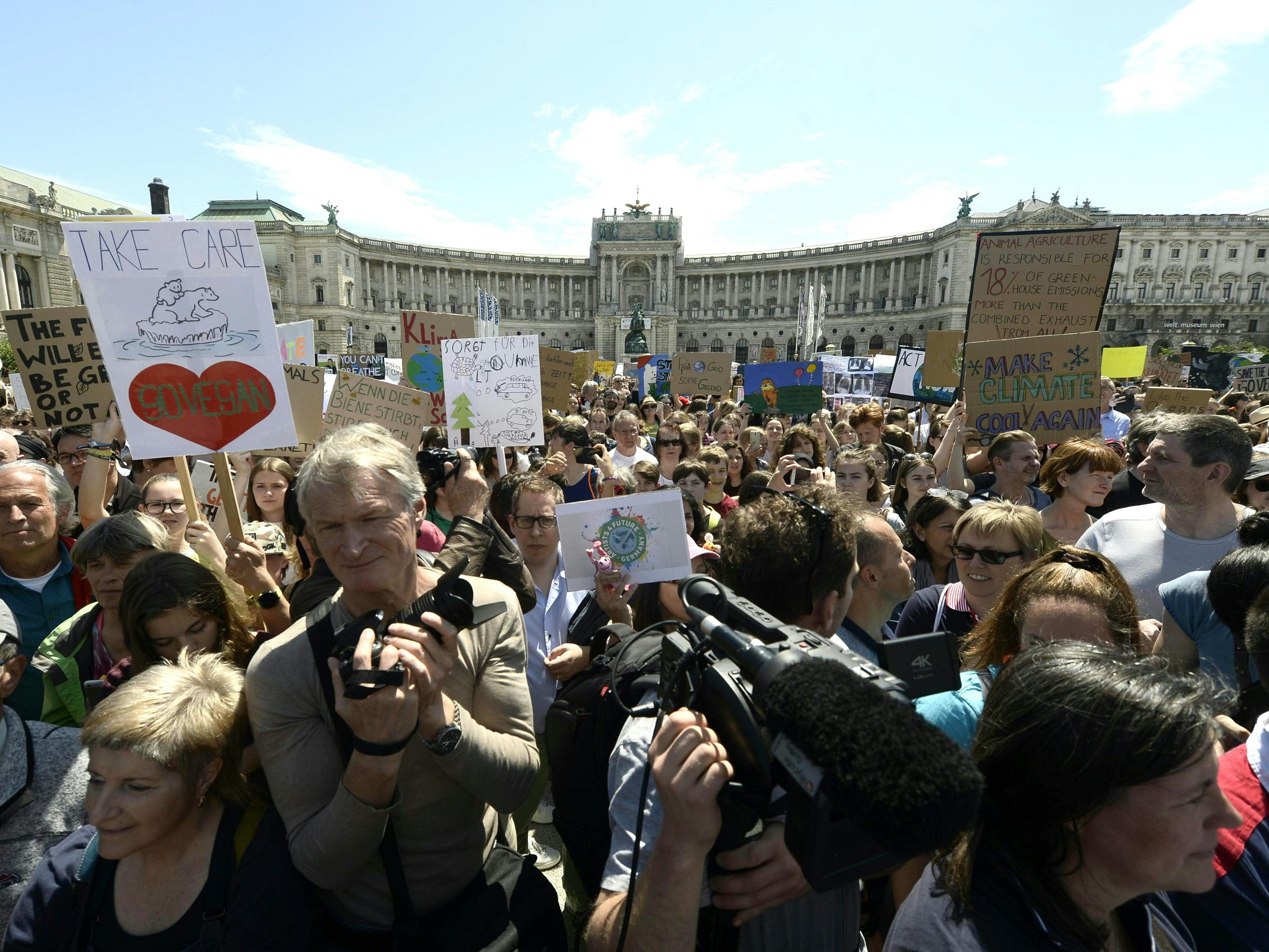Am Freitag demonstrierten erneut Tausende in Wien. Am Freitag demonstrierten erneut Tausende in Wien.