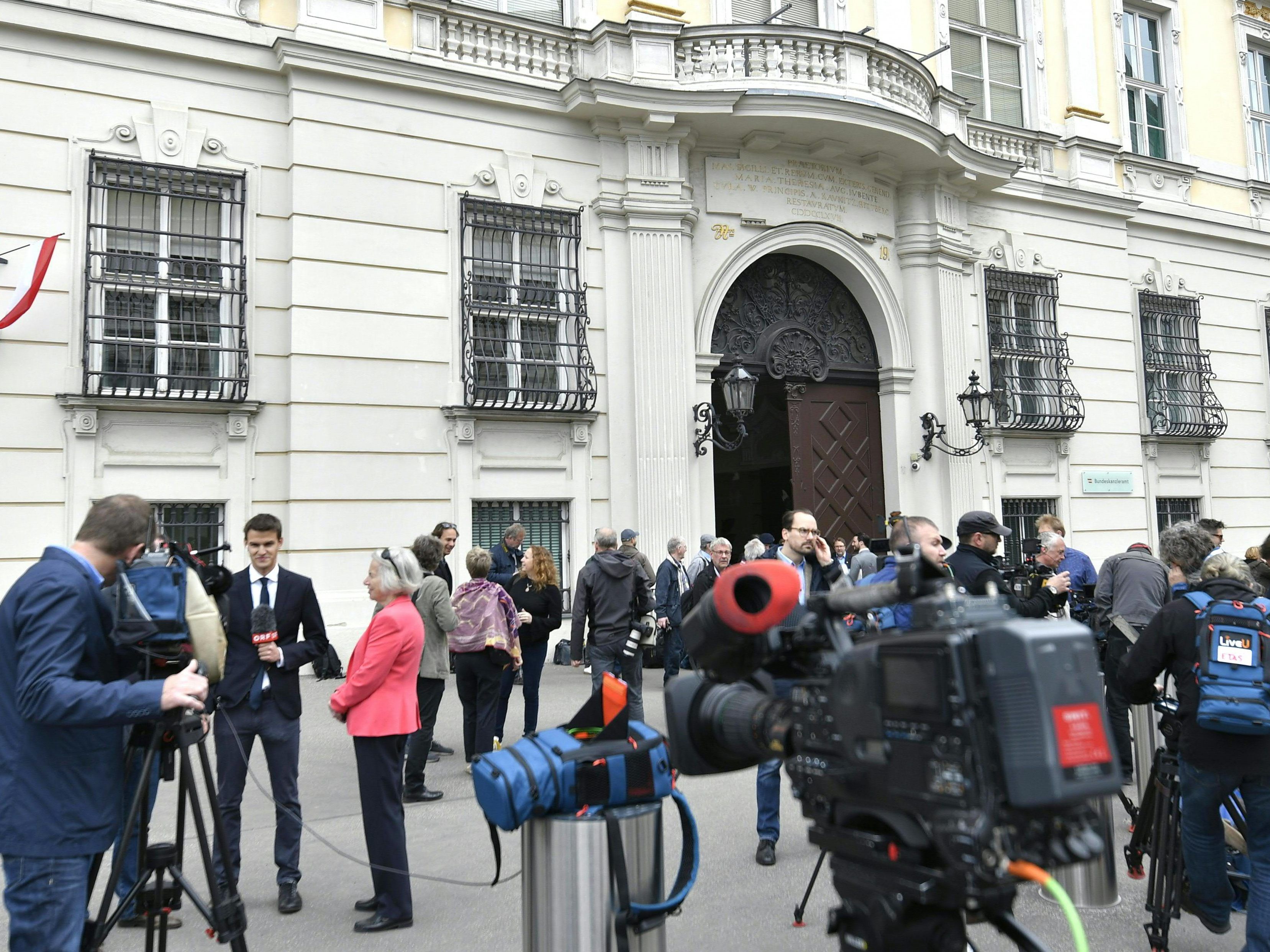 Der Wiener Ballhausplatz war am Samstagvormittag gut besucht.