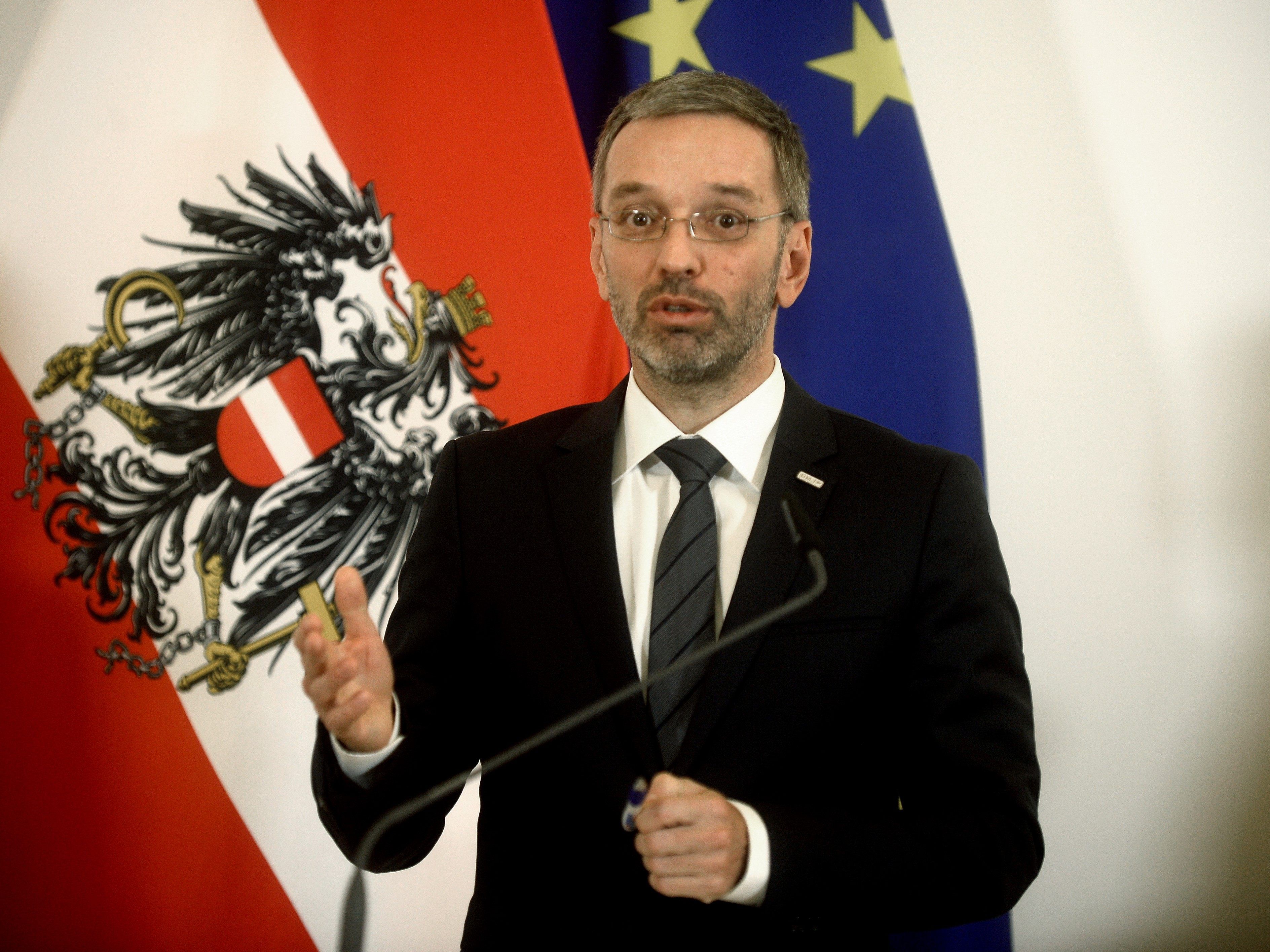 Der scheidende Innenminister verweist auf die Einigung mit der ÖVP.