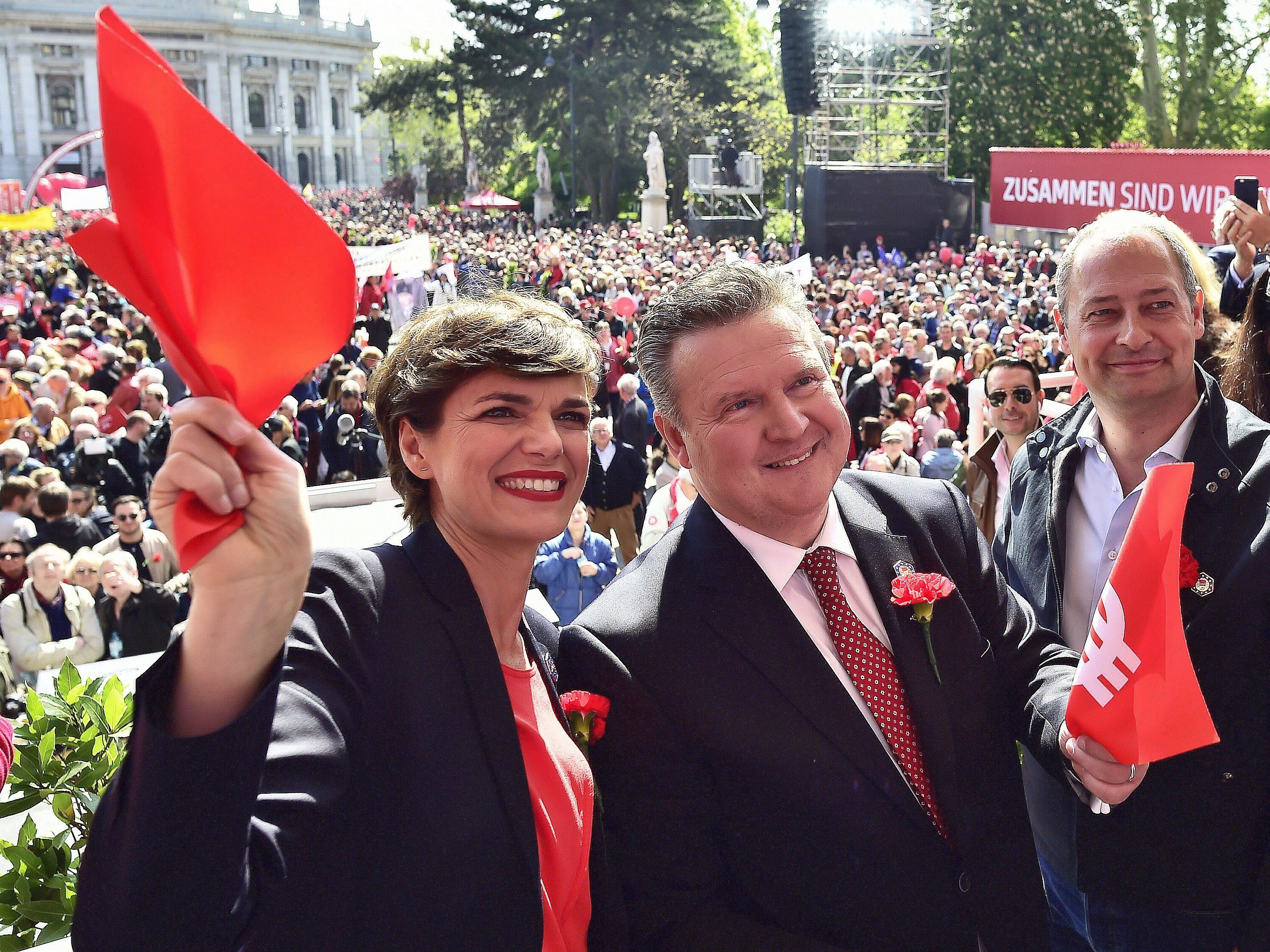 Die Regierungsspitze kritisierte die SPÖ scharf. Die Regierungsspitze kritisierte die SPÖ scharf.