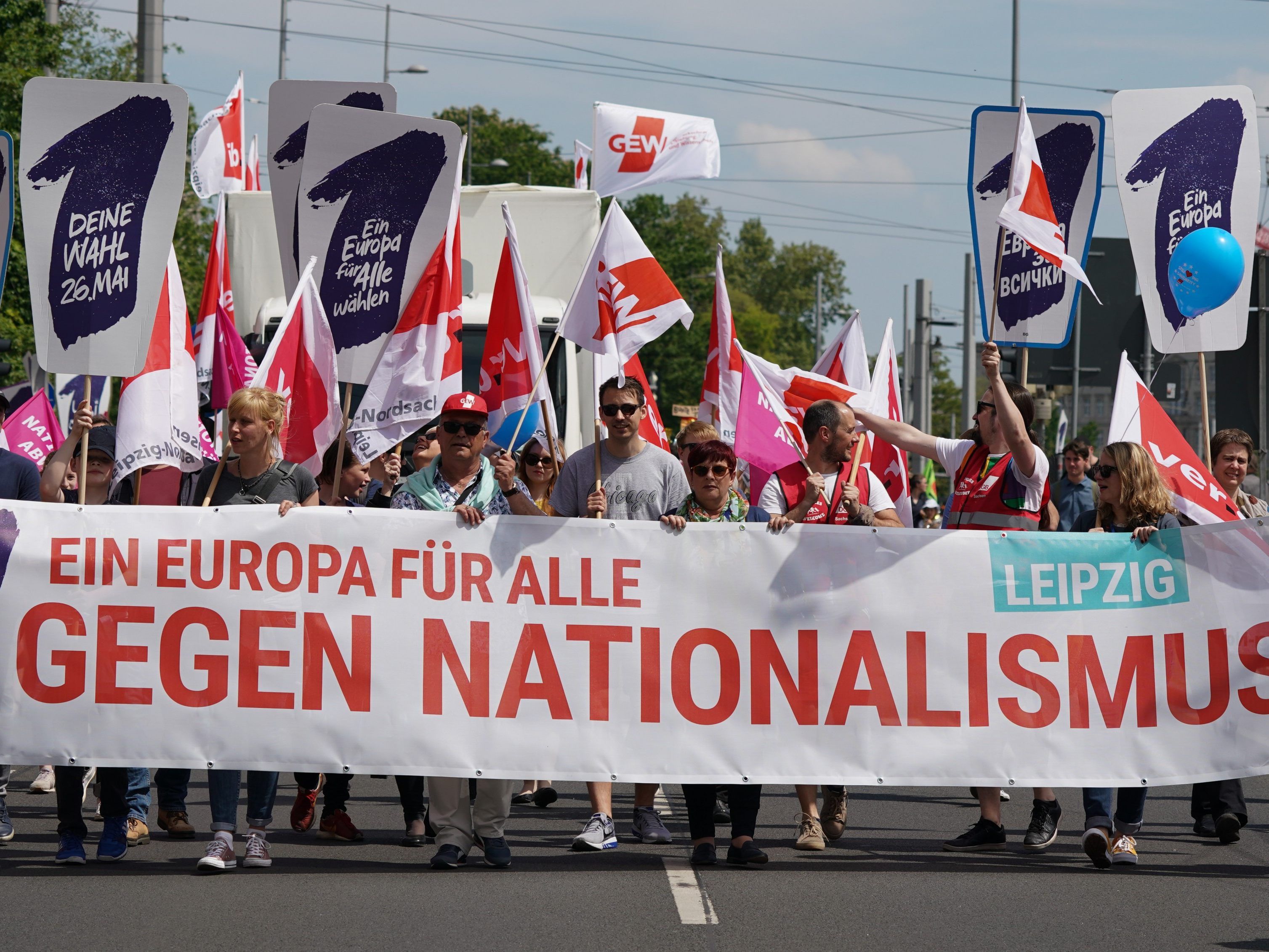 In Europa wurde am Sonntag in mehreren Städten demonstriert. In Europa wurde am Sonntag in mehreren Städten demonstriert.