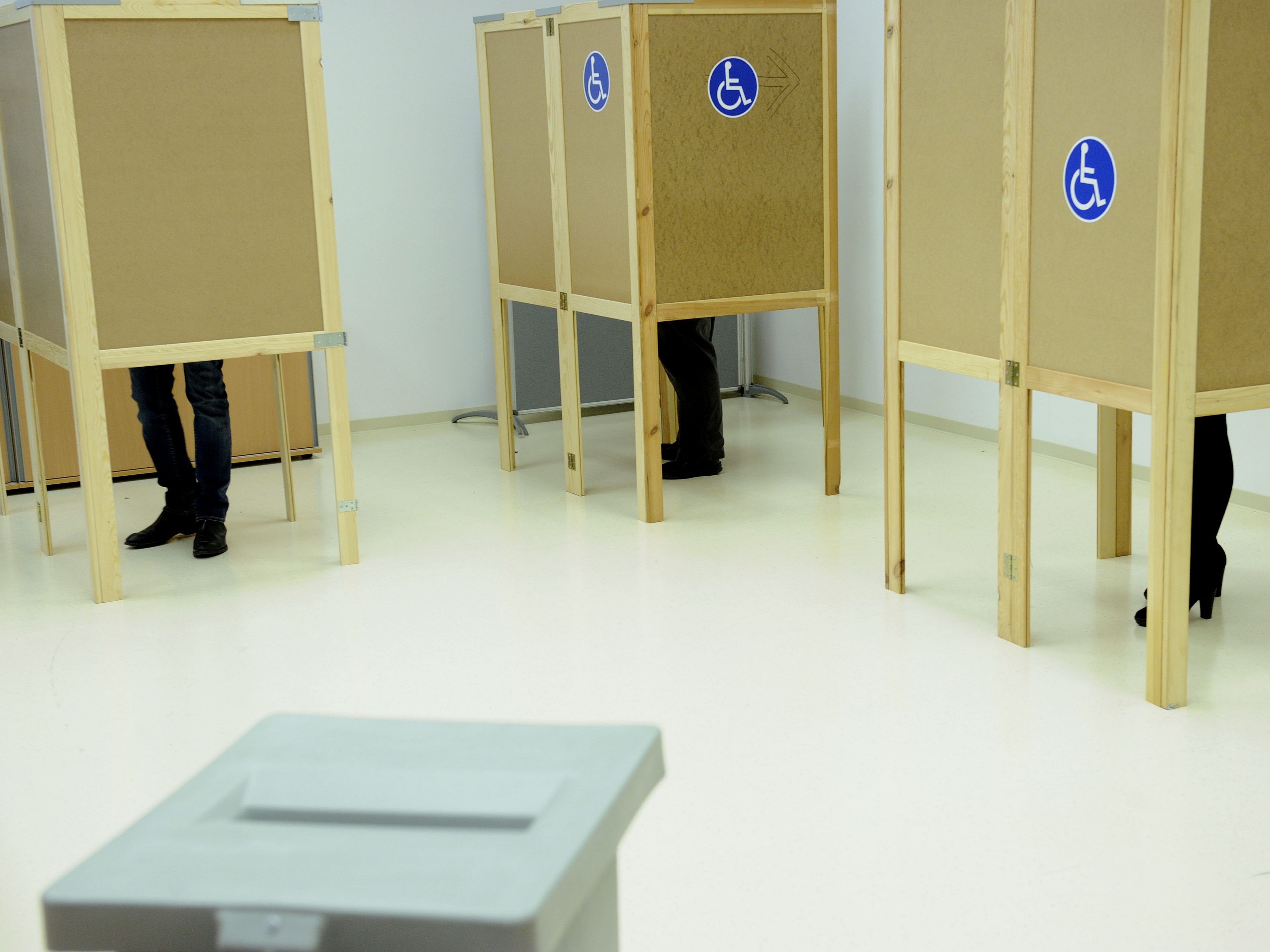 Wahlkabine.at soll bei der Entscheidung helfen. Wahlkabine.at soll bei der Entscheidung helfen.