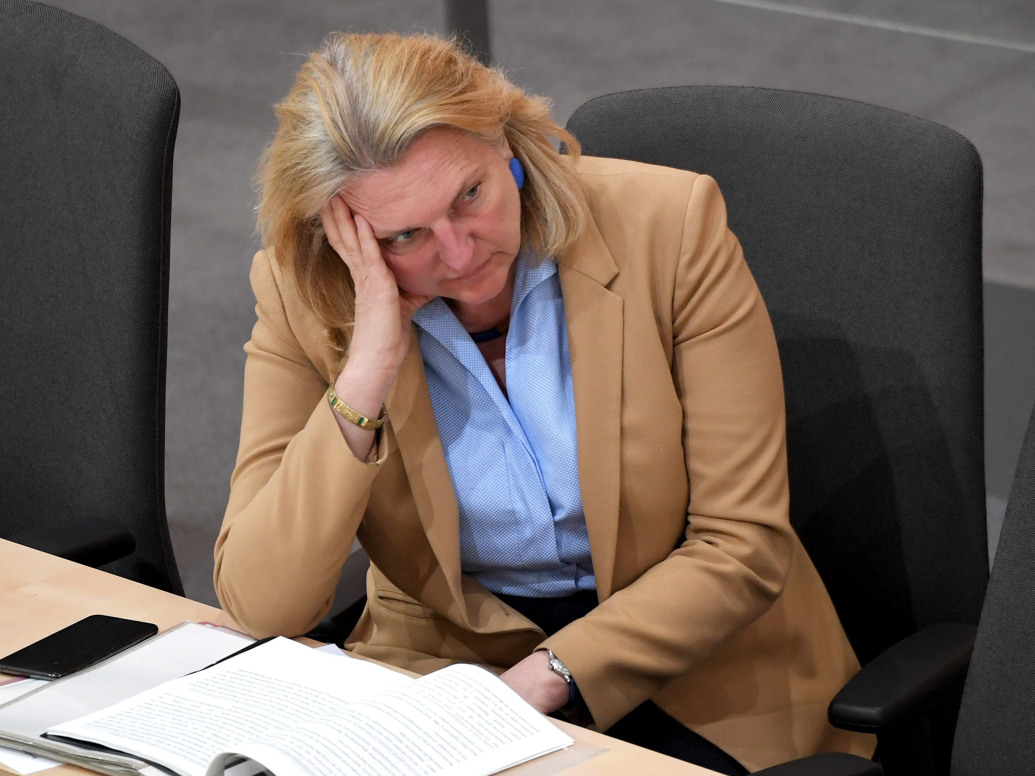 Das Außen- und das Verteidigungsministerium sagten die Teilnahme ab.