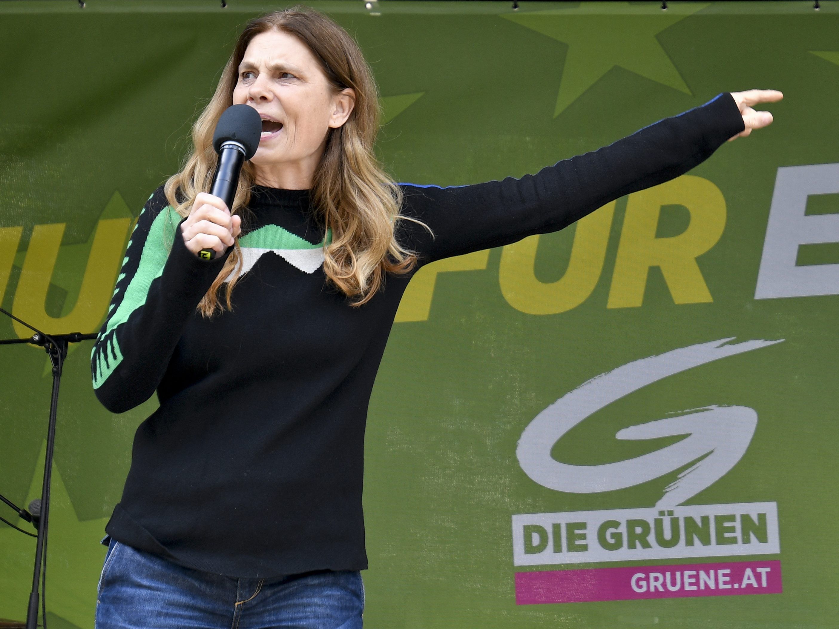 Zahlreiche Prominente stellen sich hinter die Listenzweite der Grünen. Zahlreiche Prominente stellen sich hinter die Listenzweite der Grünen.