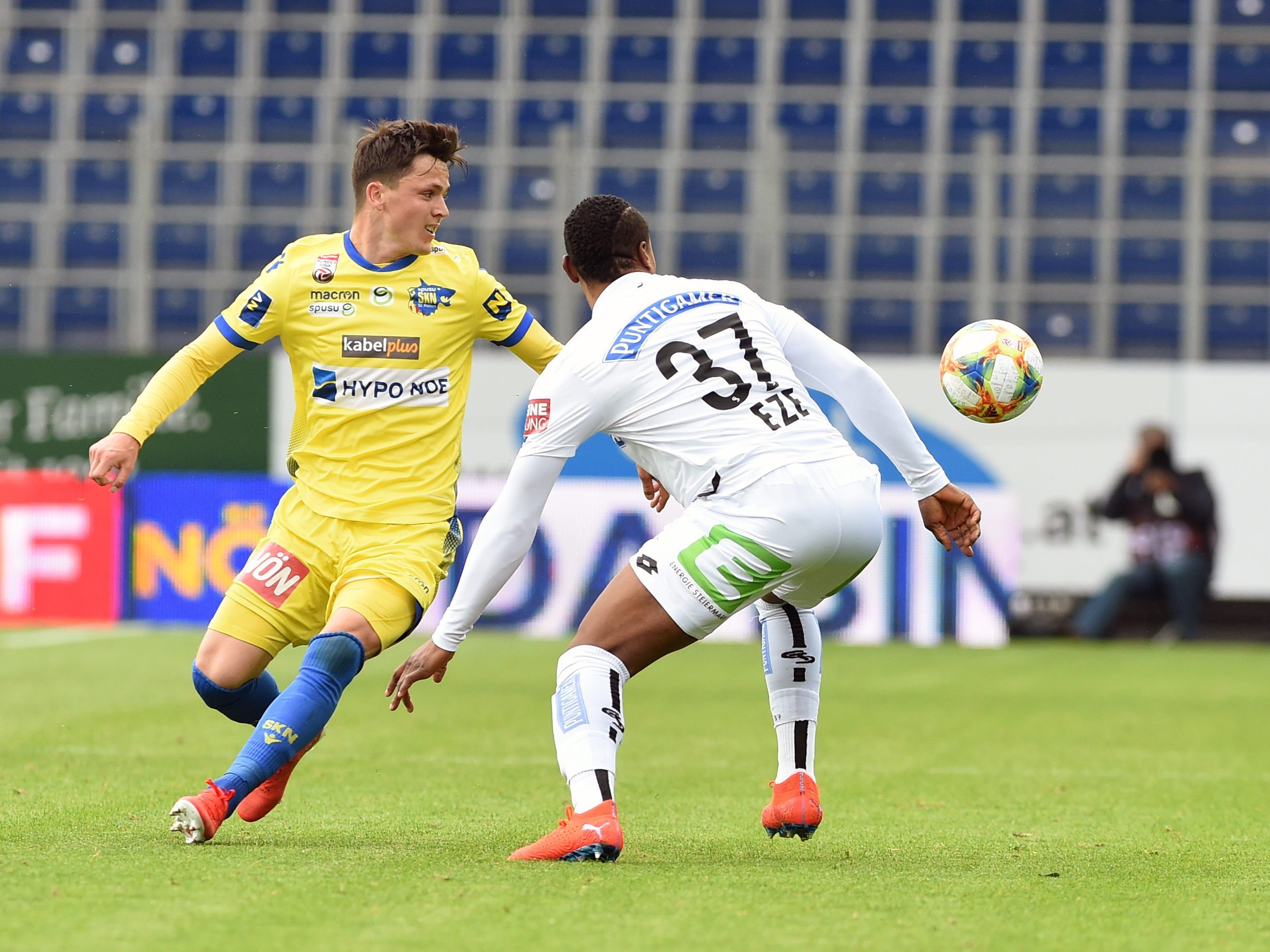 Sturm Graz siegte gegen St. Pölten mit einem 1:0. Sturm Graz siegte gegen St. Pölten mit einem 1:0.