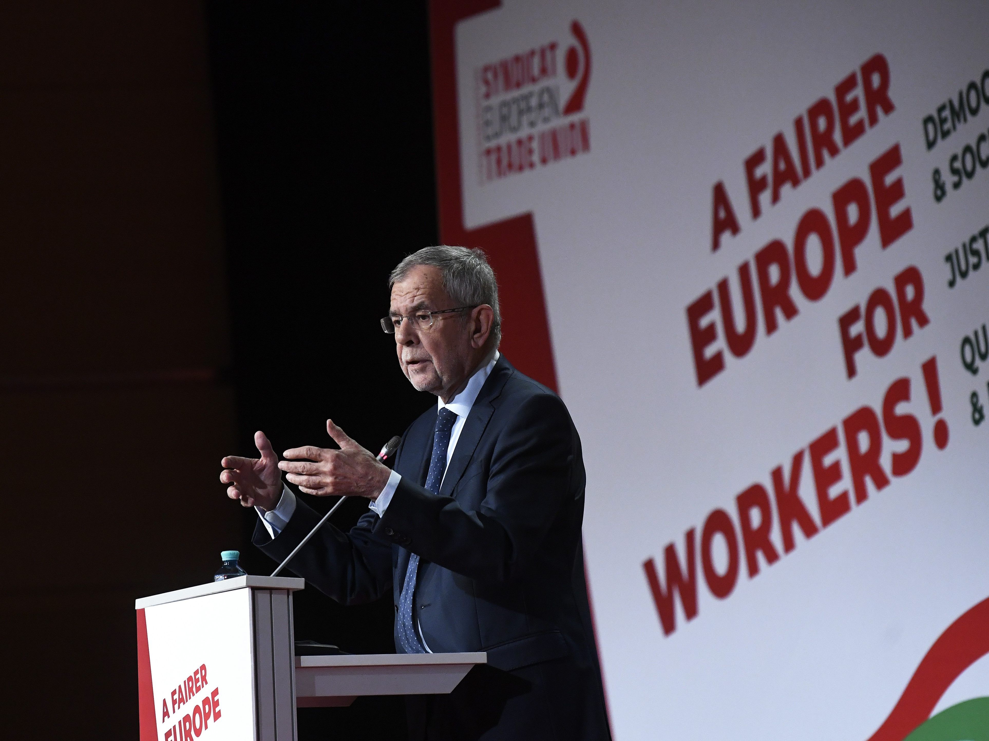 Bundespräsident Van der Bellen warnt in seiner Rede vor "nationalistischen Strömungen". Bundespräsident Van der Bellen warnt in seiner Rede vor "nationalistischen Strömungen".