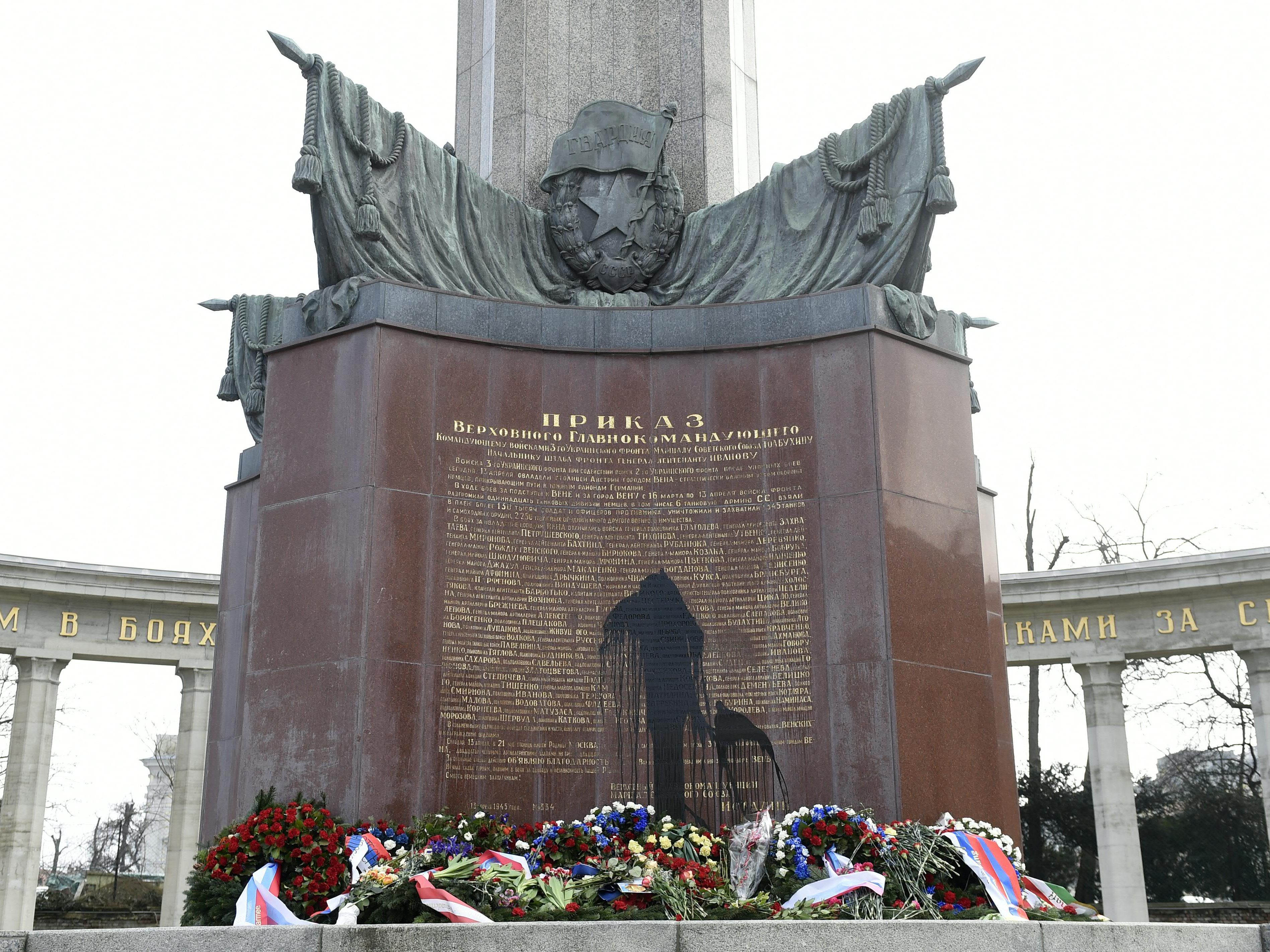 Das Russendenkmal ist erneut zum Ziel von Vandalismus geworden Das Russendenkmal ist erneut zum Ziel von Vandalismus geworden