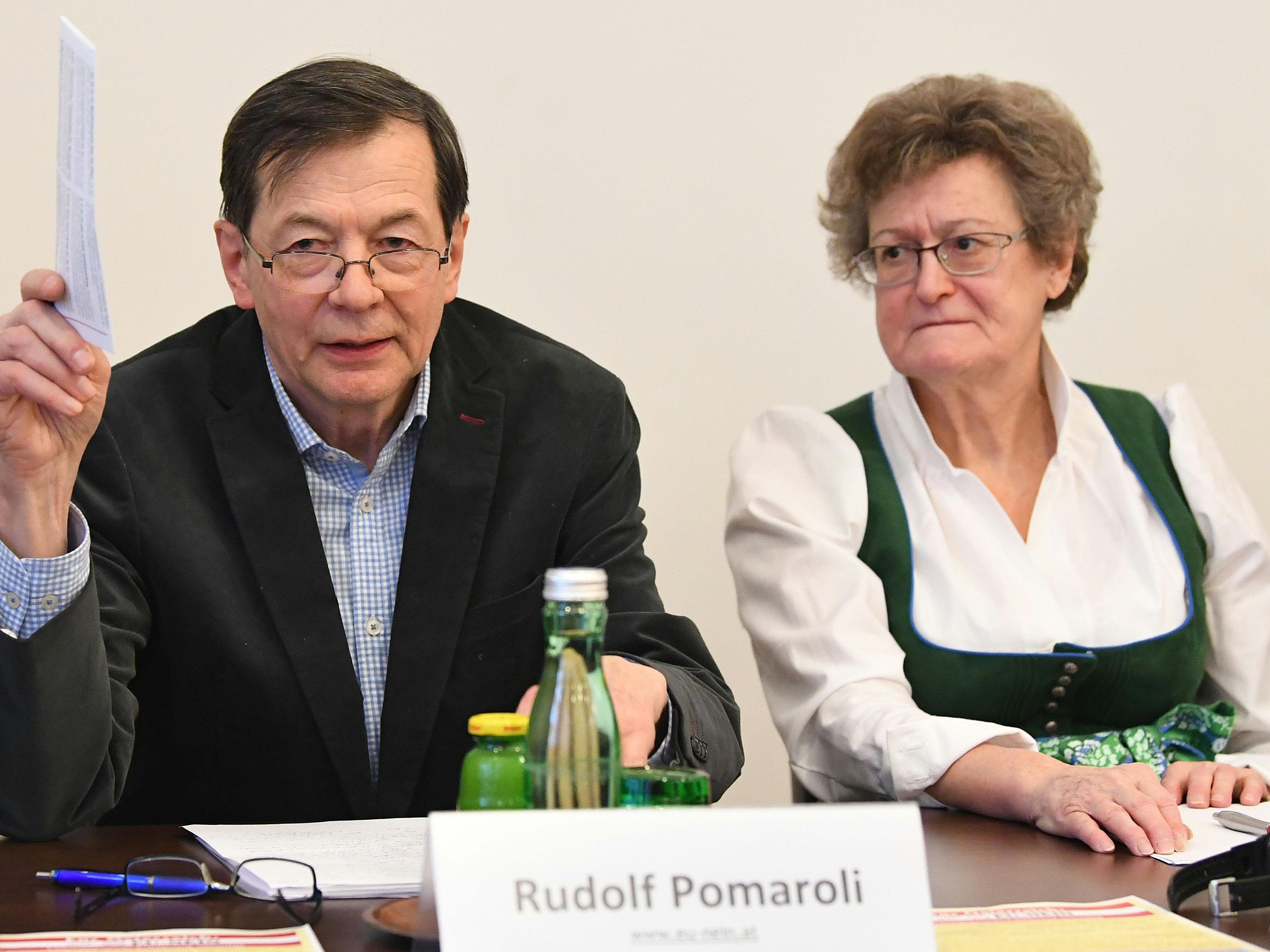 Rudolf Pomaroli (Bündnis EU-Nein) und Inge Rauscher (Bündnis EU-Nein) wollen die EU-Wahl anfechten