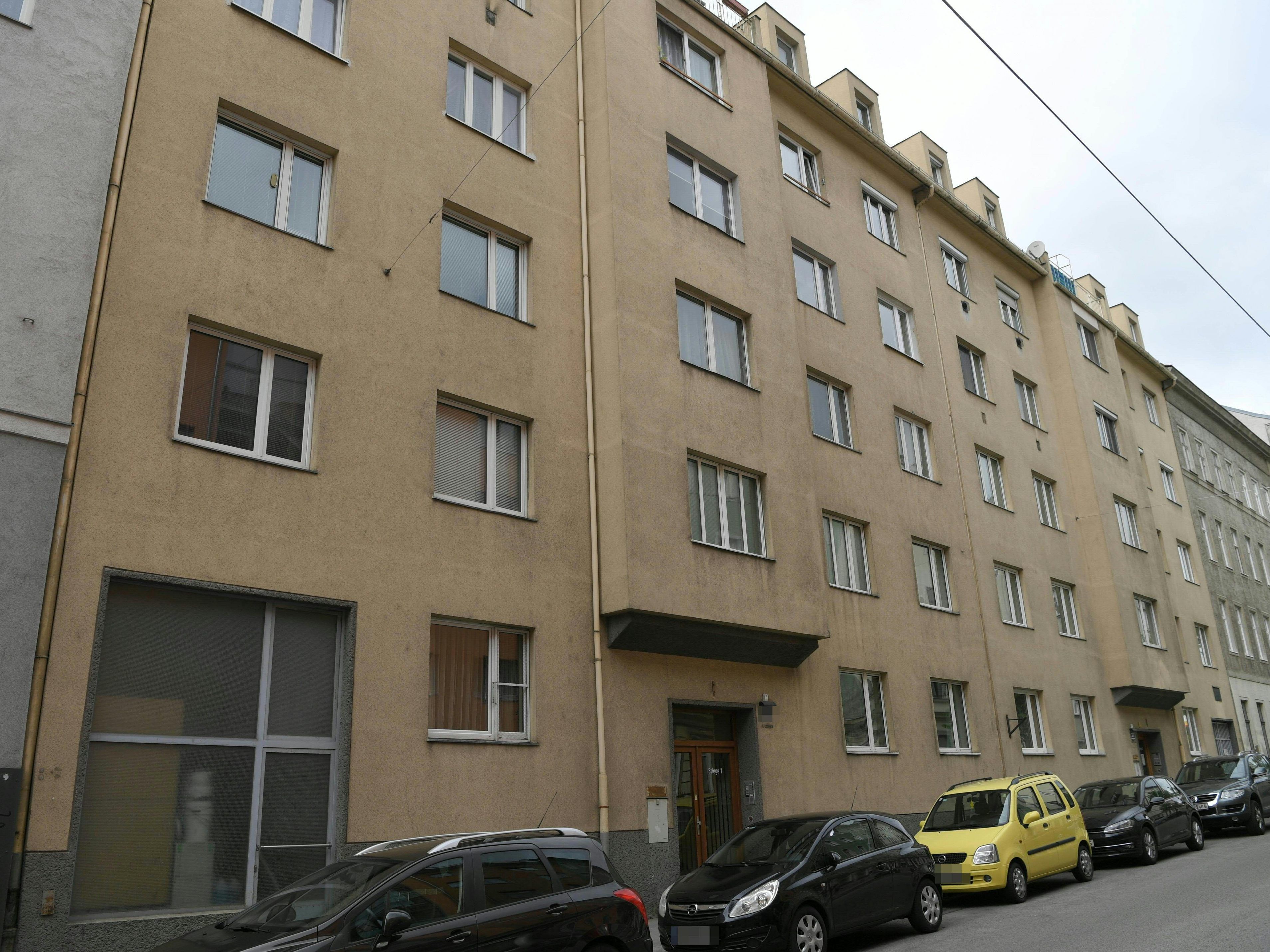 In diesem Mehrparteienhaus in Wien 15 wurde ein 88-Jähriger ermordet aufgefunden In diesem Mehrparteienhaus in Wien 15 wurde ein 88-Jähriger ermordet aufgefunden