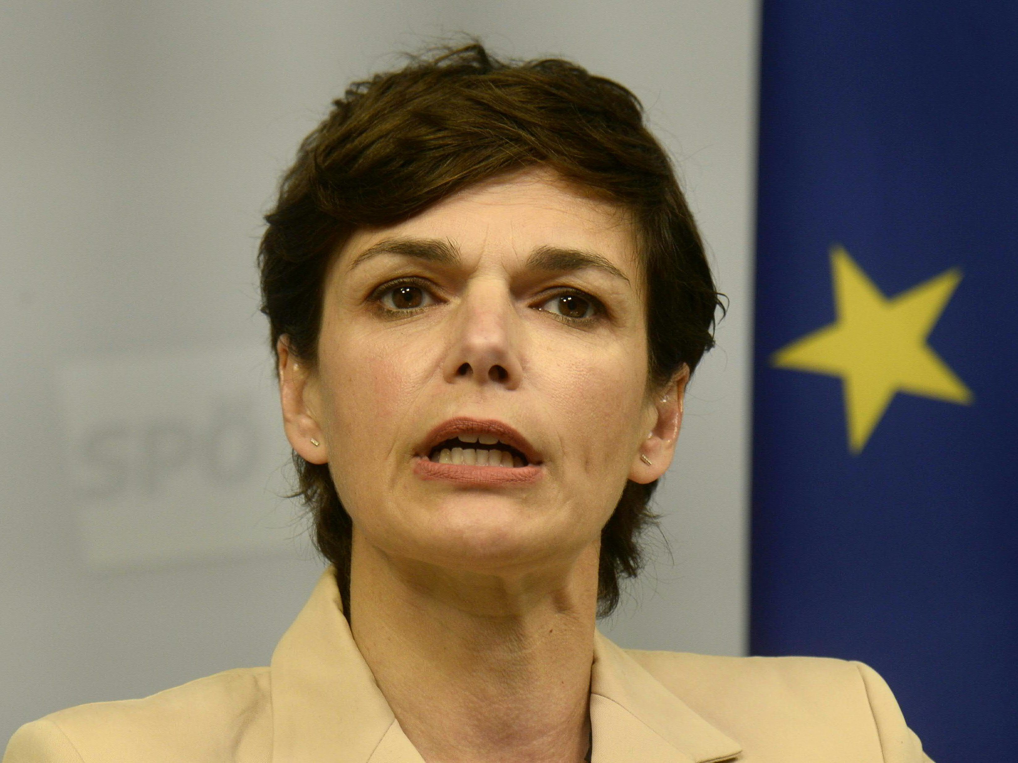 Die SPÖ warnte vor einem Abbau der Frauenrechte. Die SPÖ warnte vor einem Abbau der Frauenrechte.