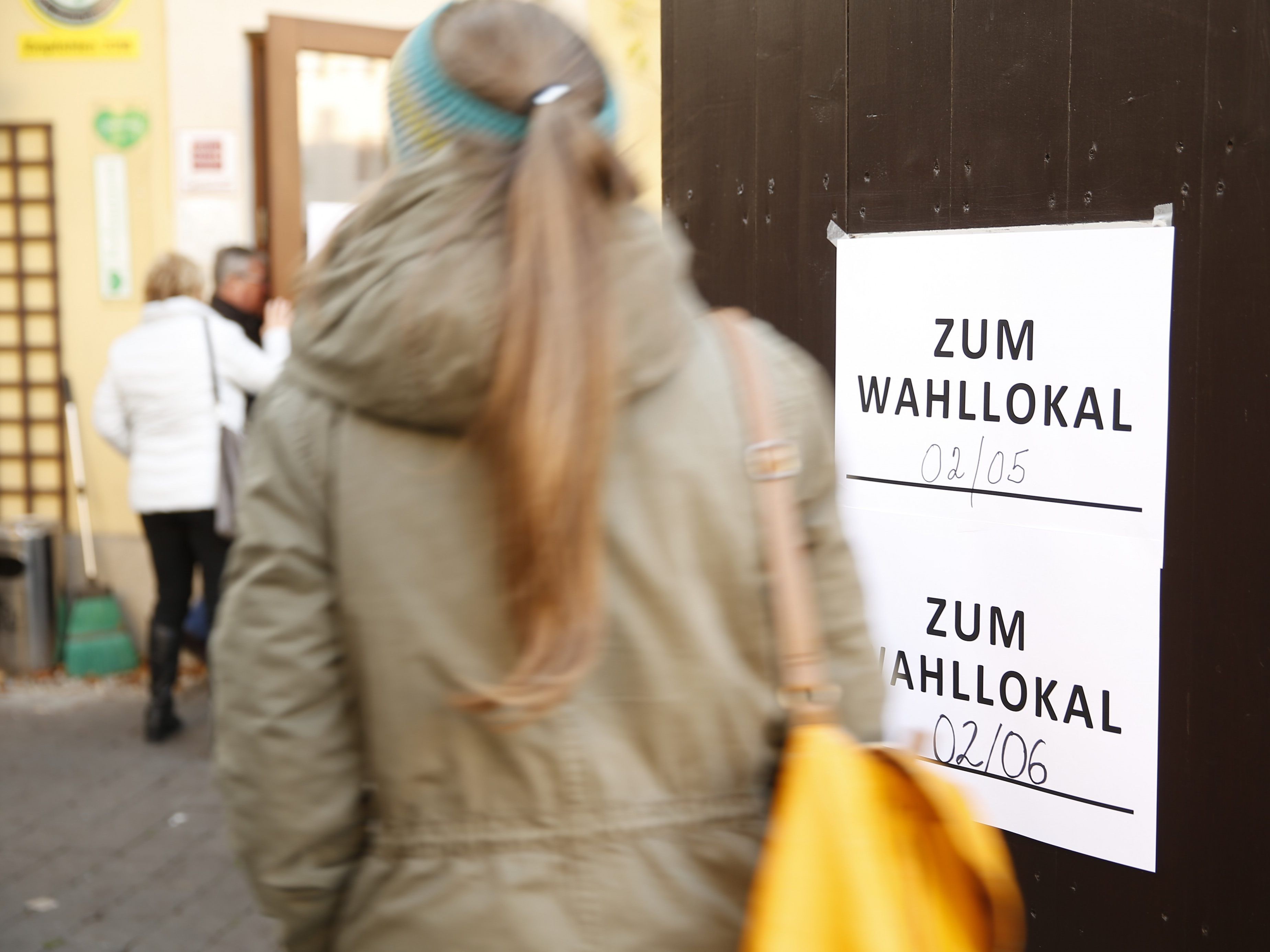 Vielerorts wurde ganz traditionell gewählt. Vielerorts wurde ganz traditionell gewählt.