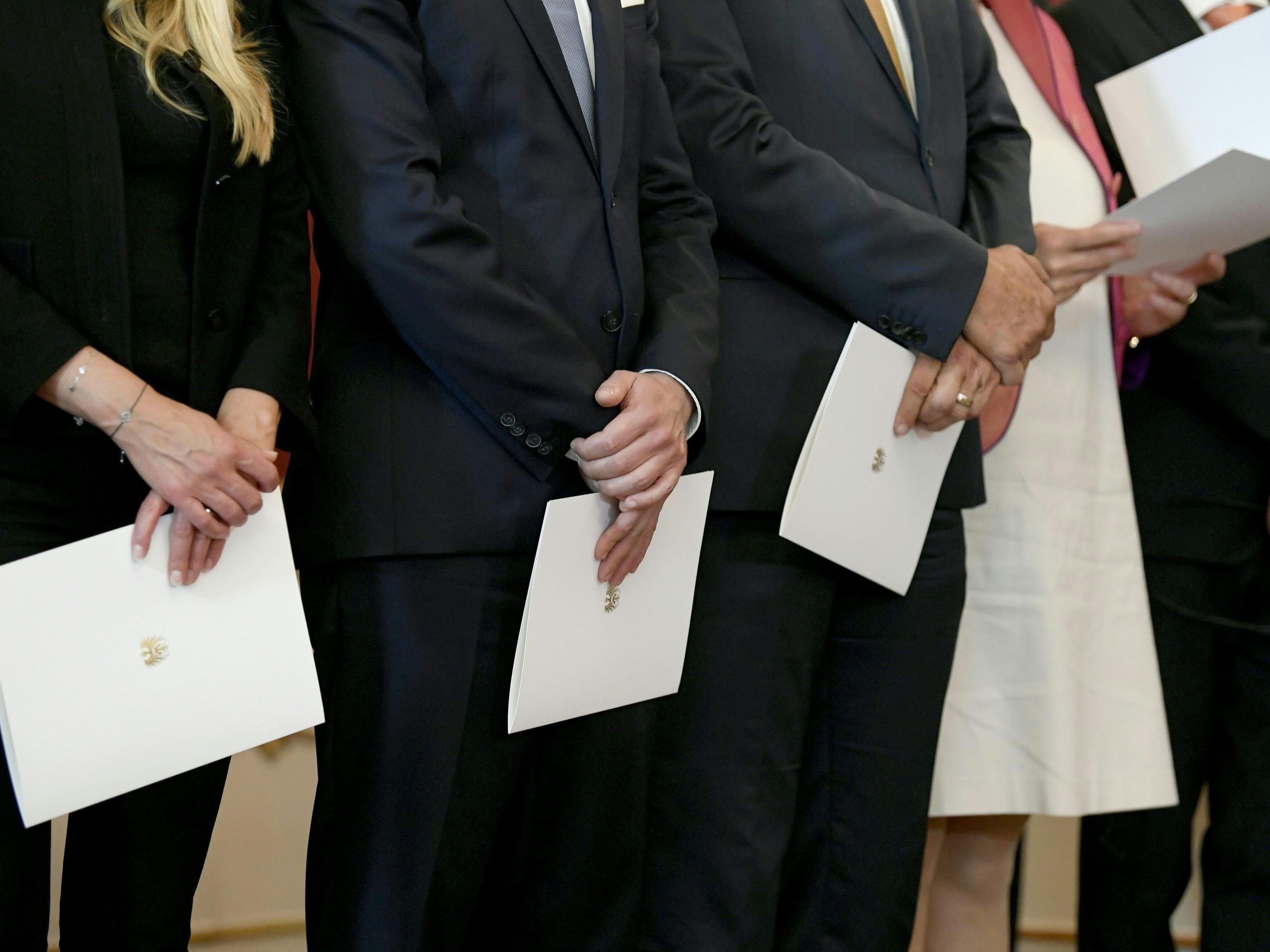 Mehrere Minister wurden angelobt und wieder entlassen.