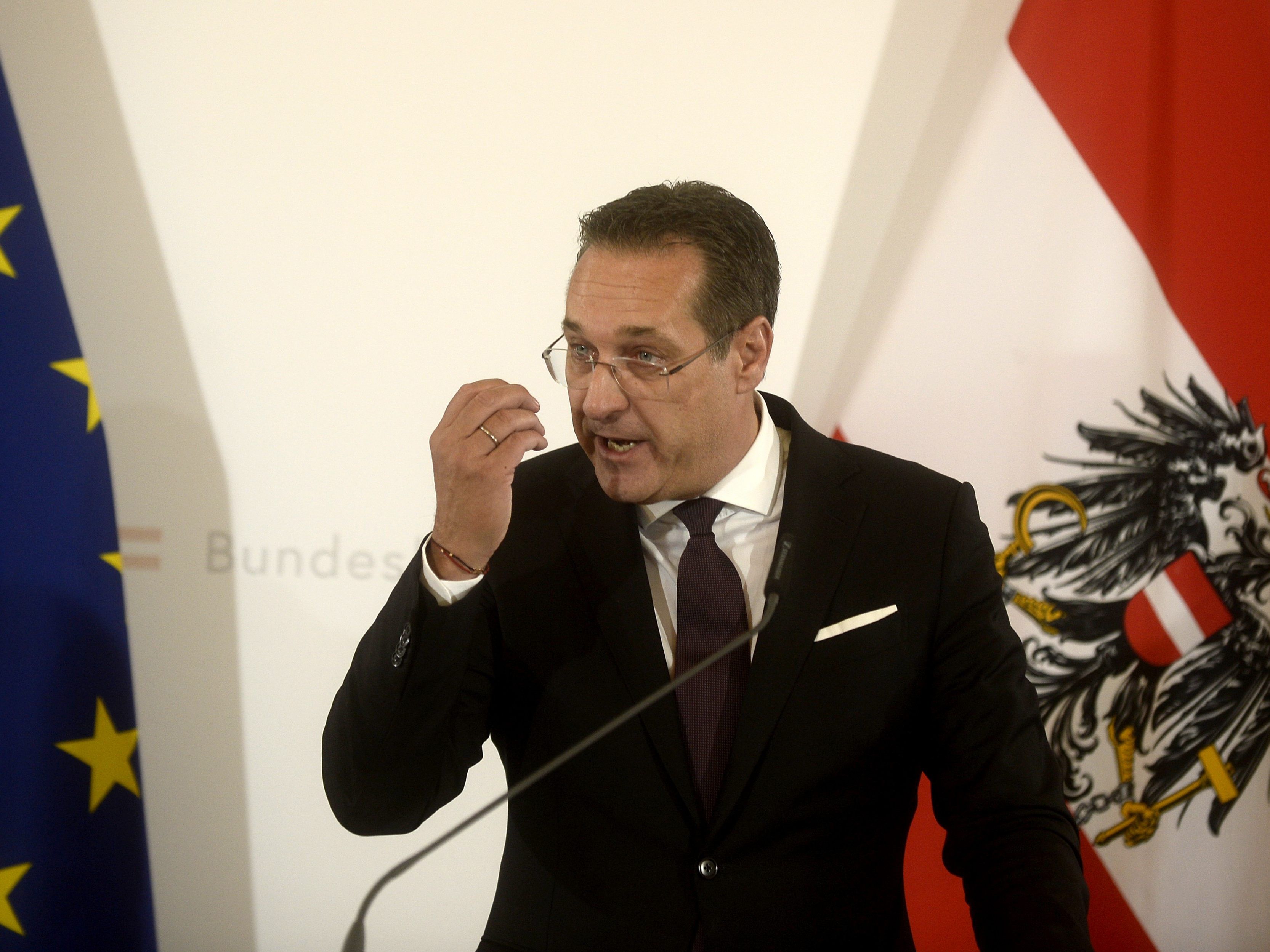 Kürzlich erschien das umstrittene Video von Vizekanzler Strache. Kürzlich erschien das umstrittene Video von Vizekanzler Strache.