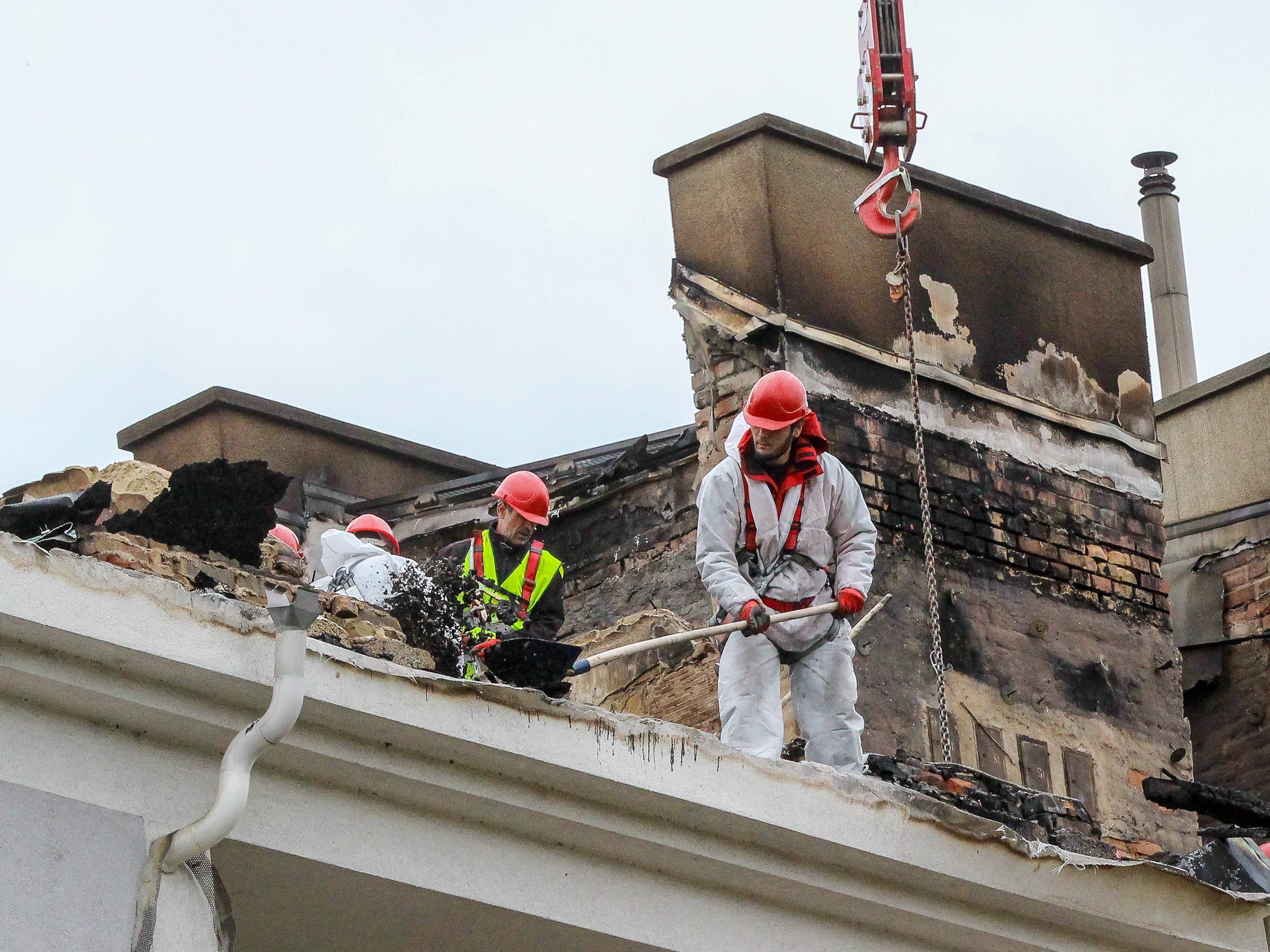 Insgesamt sind laut Stadt bis zu 370 Personen vom dem Brand betroffen. Insgesamt sind laut Stadt bis zu 370 Personen vom dem Brand betroffen.