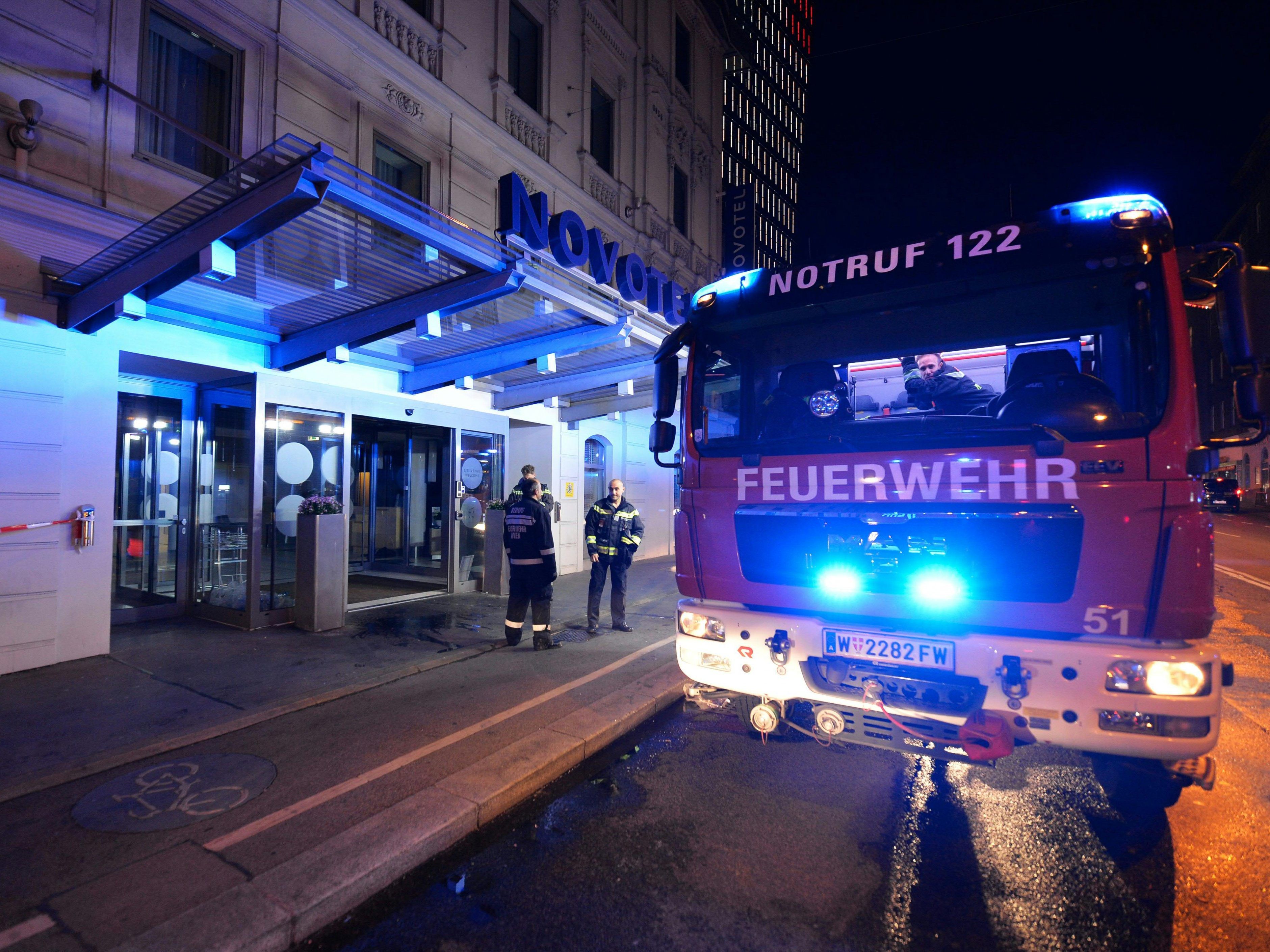 Die Ermittlungen nach dem Brand gegen in alle Richtungen.