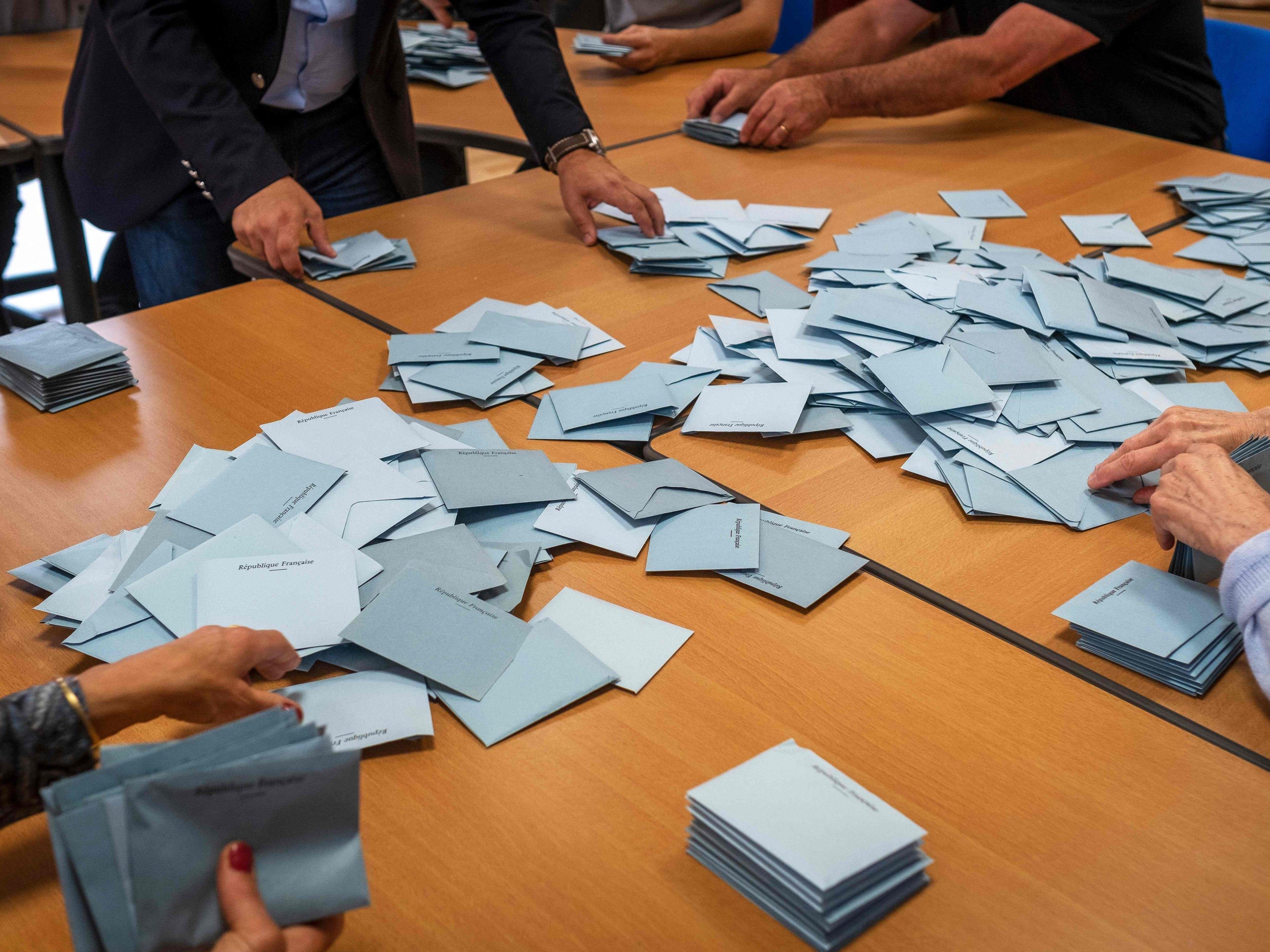 Erste Prognose und Mandatsverteilung der EU-Wahl 2019.