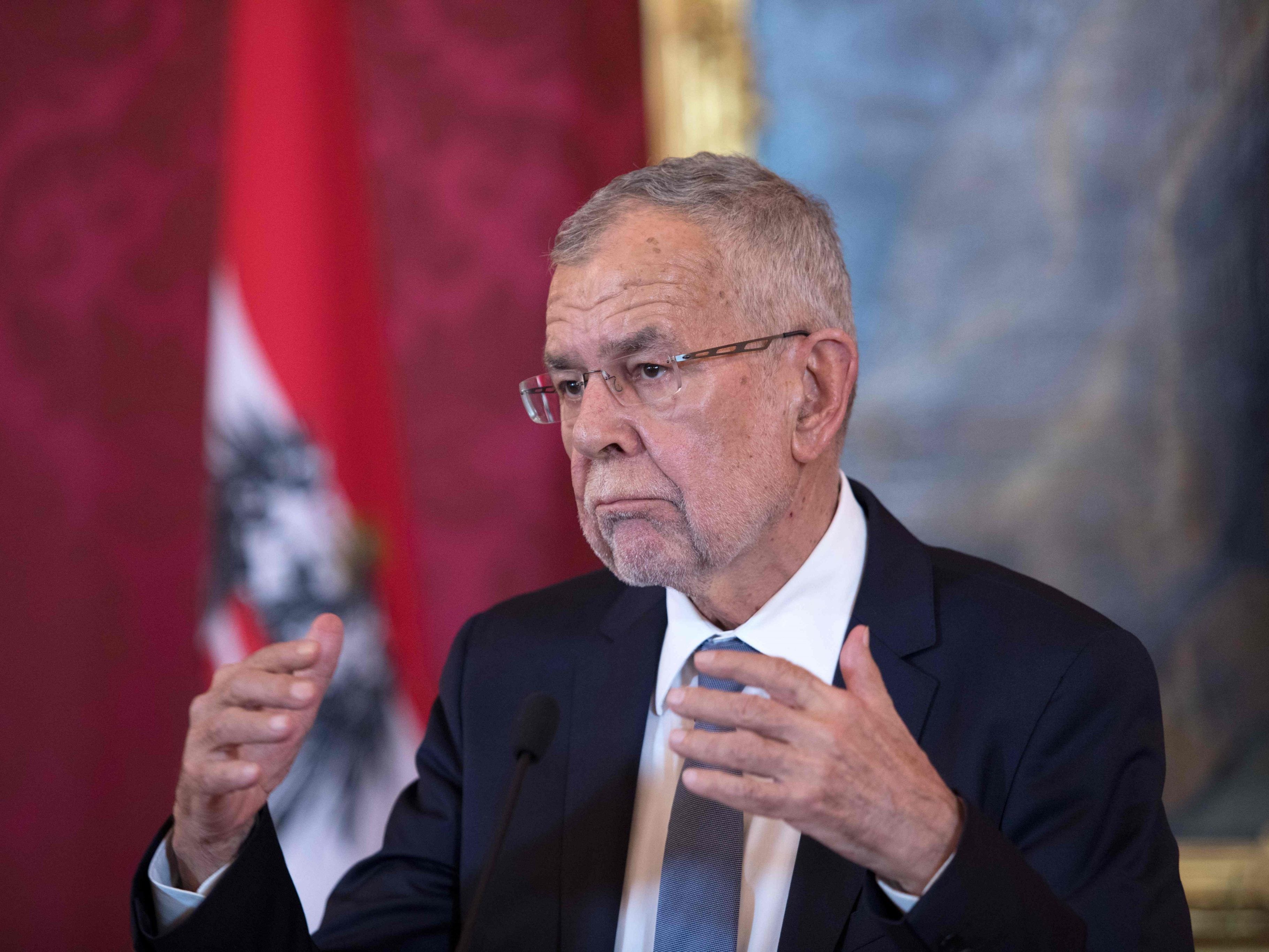 "Man habe sich auf einen Namen geeinigt", so Norbert Hofer nach dem Treffen mit Van der Bellen. "Man habe sich auf einen Namen geeinigt", so Norbert Hofer nach dem Treffen mit Van der Bellen.