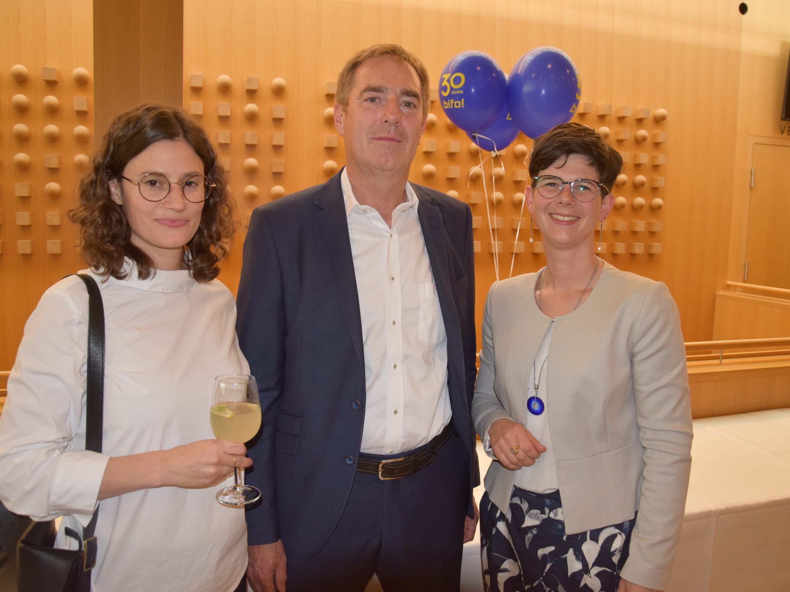 v.l. Festgäste: Katharina Walser (Verein amazone), Gerhard Ouschan (AK) und Lea Putz-Erath (Femail)