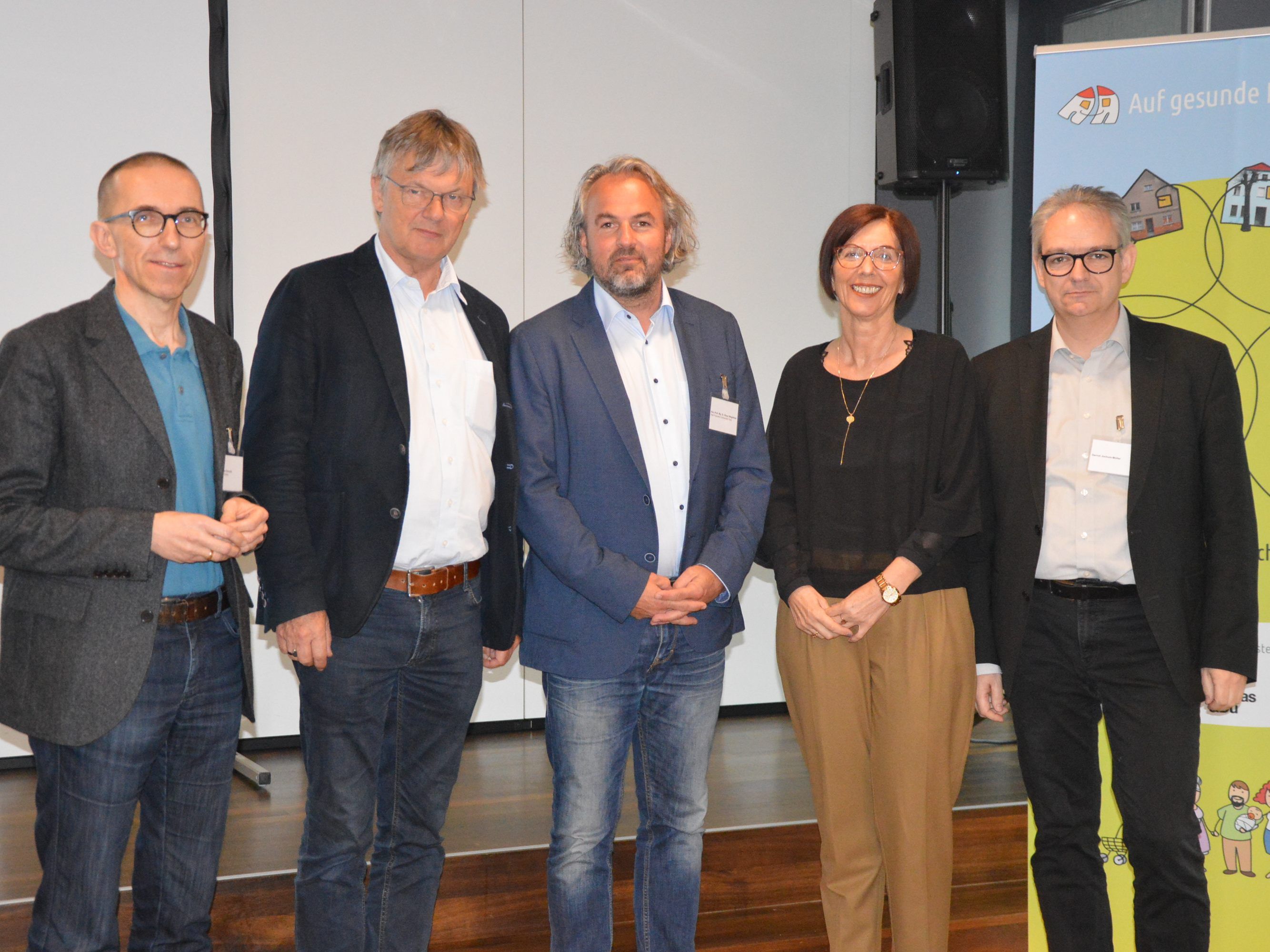 Caritasdirektor Walter Schmolly, die beiden Referenten Thomas Klie und Klaus Wegleitner, PfarrCaritas-Leiterin Ingrid Böhler und Moderator Gernot Jochum-Müller bei der Fachtagung zum Thema „Caring Community“. Caritasdirektor Walter Schmolly, die beiden Referenten Thomas Klie und Klaus Wegleitner, PfarrCaritas-Leiterin Ingrid Böhler und Moderator Gernot Jochum-Müller bei der Fachtagung zum Thema „Caring Community“.