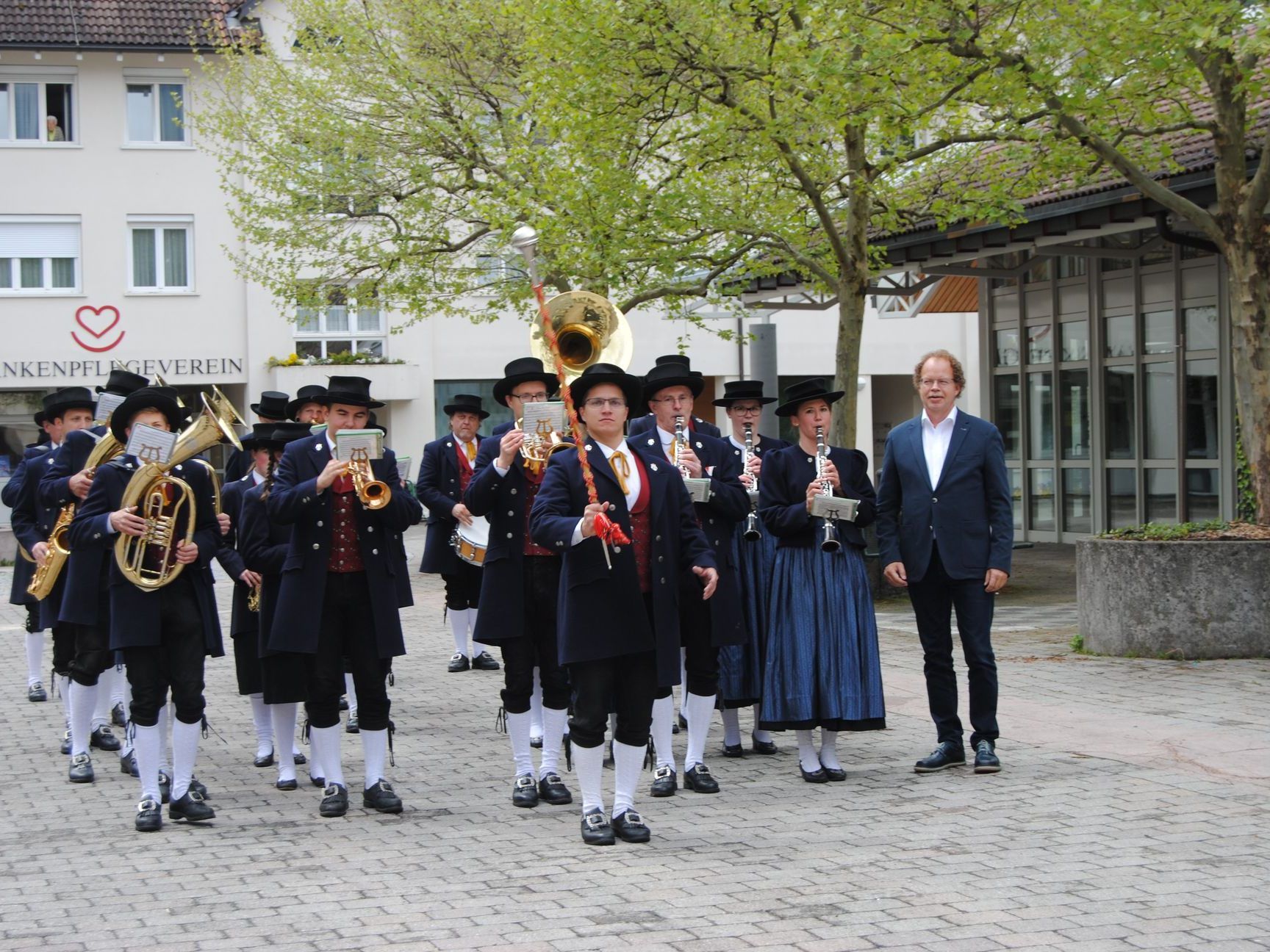 Kälte und Regen konnte den Musikanten nichts anhaben.