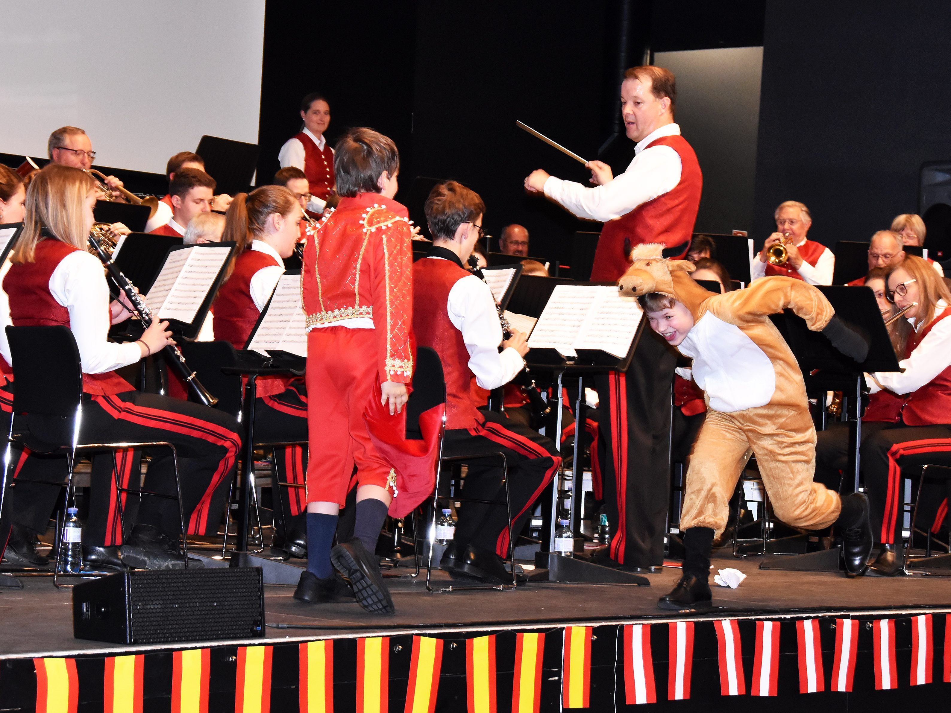 Da staunt der Kapellmeister: „Stierkampf“ mit Torero Nicolas und Stier Hannes.