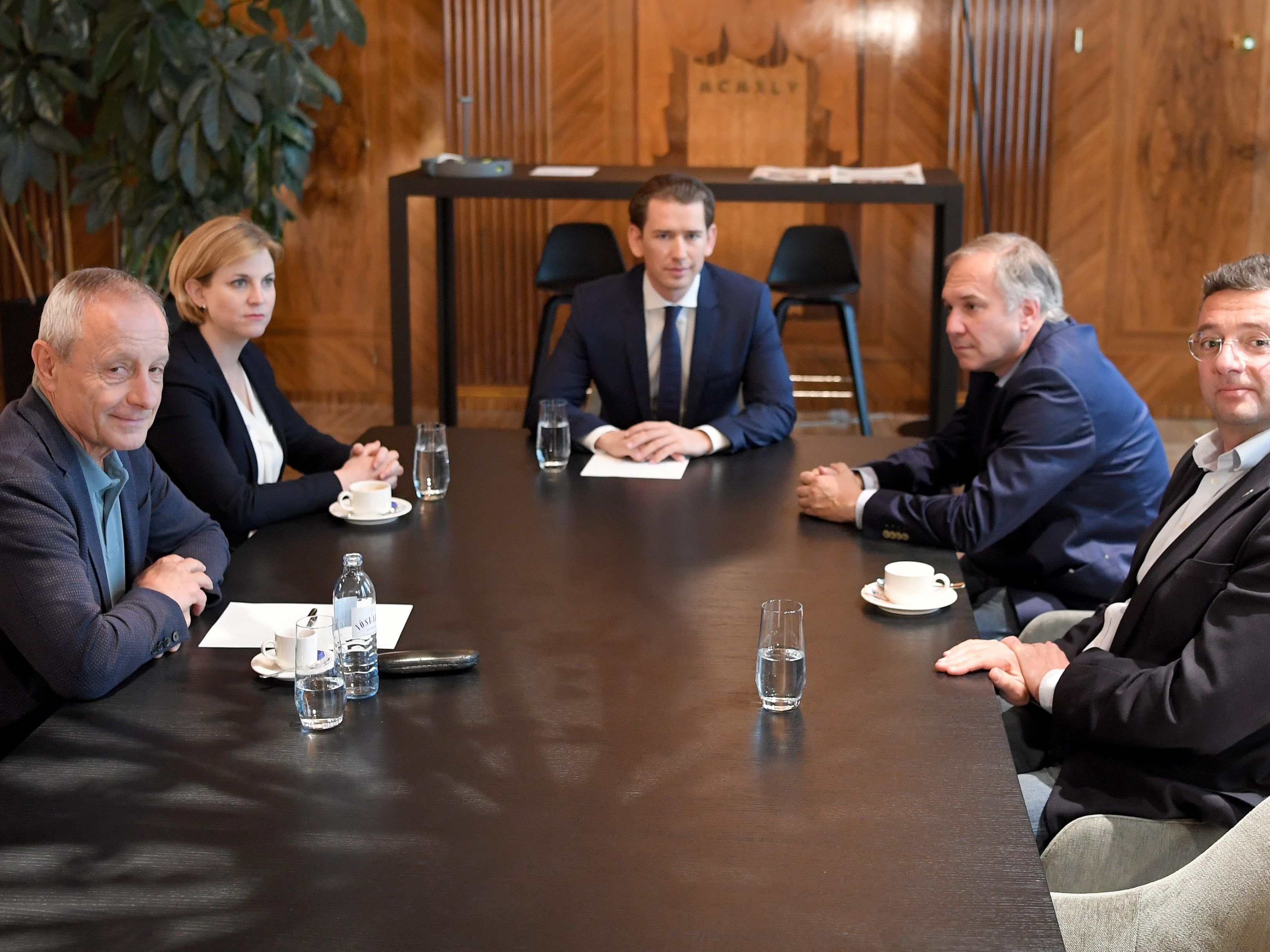 Heute fanden Gespräche zwischen Kurz und den Vertretern der Oppositionsparteien statt.