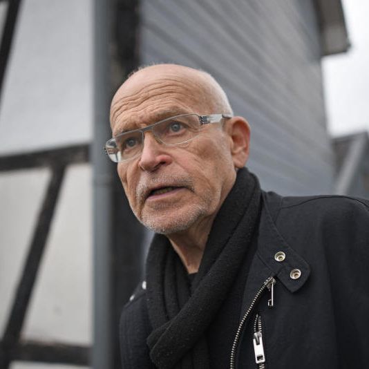 Der berühmte Aufdeckungsjournalist sieht es positiv, dass der Korruption das Handwerk gelegt wurde