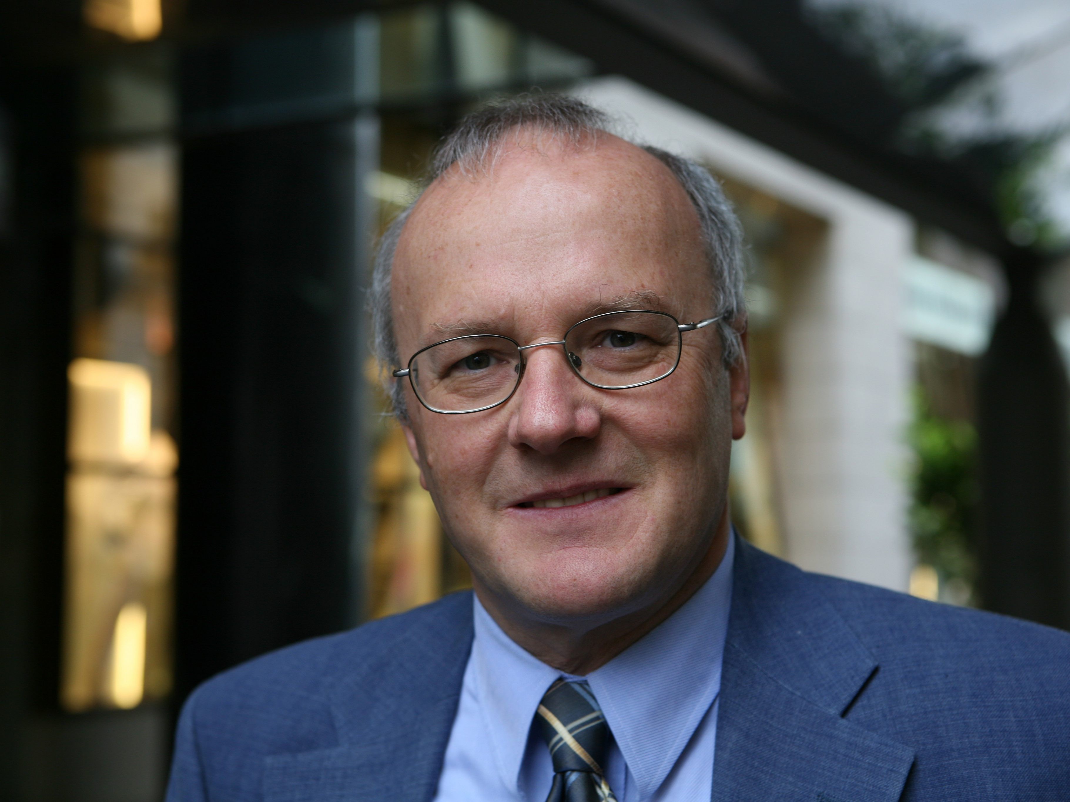 Dr. Reinhard Haller referiert in Lingenau zum Thema „Wandern als Psychotherapie – Naturerlebnis und seelische Gesundheit“. Dr. Reinhard Haller referiert in Lingenau zum Thema „Wandern als Psychotherapie – Naturerlebnis und seelische Gesundheit“.